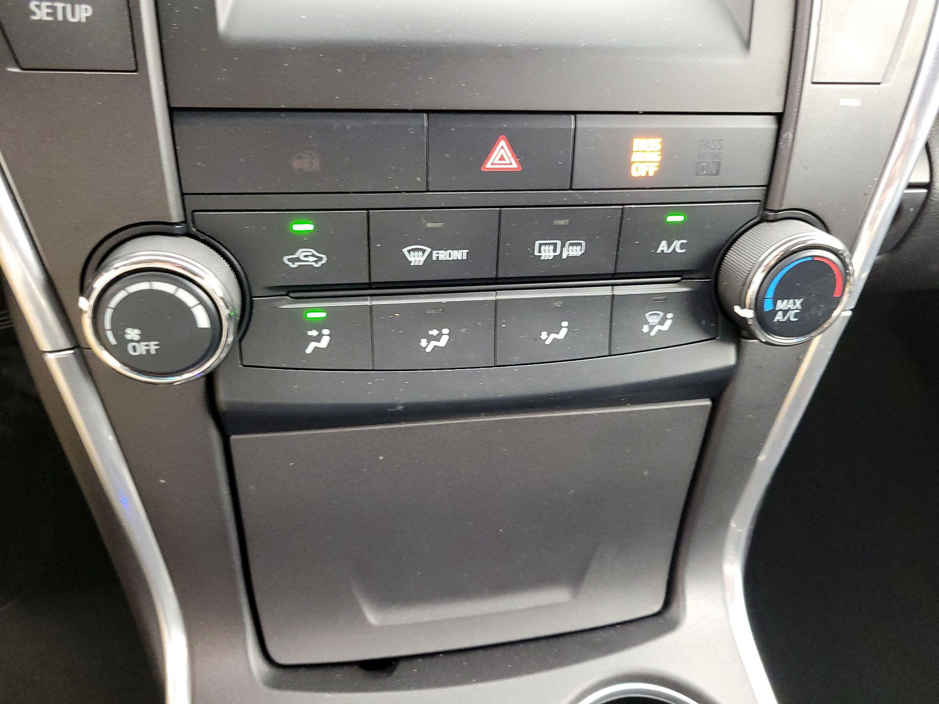 Thumbnail: 2015 Toyota Camry - 16