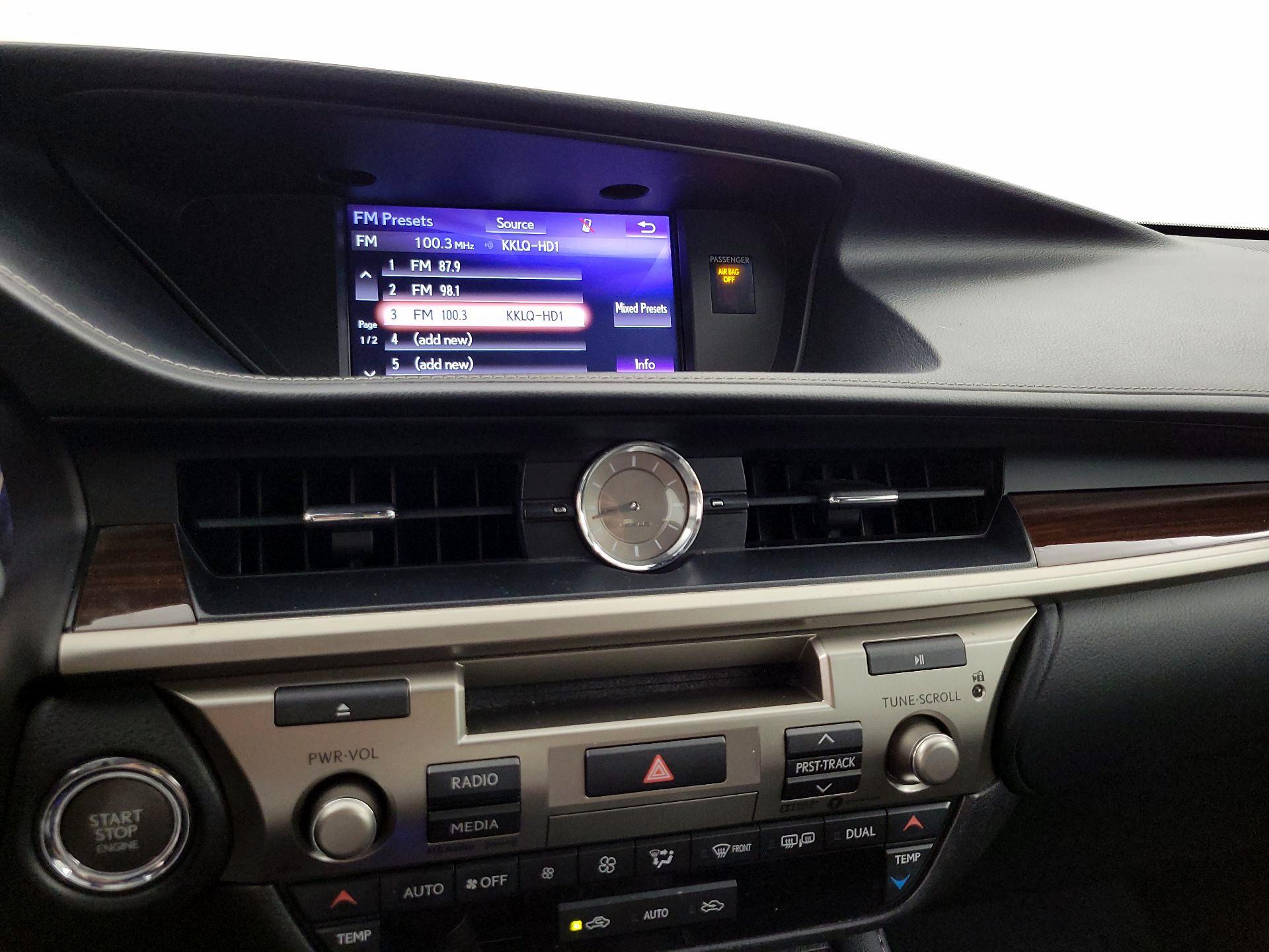 Thumbnail: 2017 Lexus ES - 16
