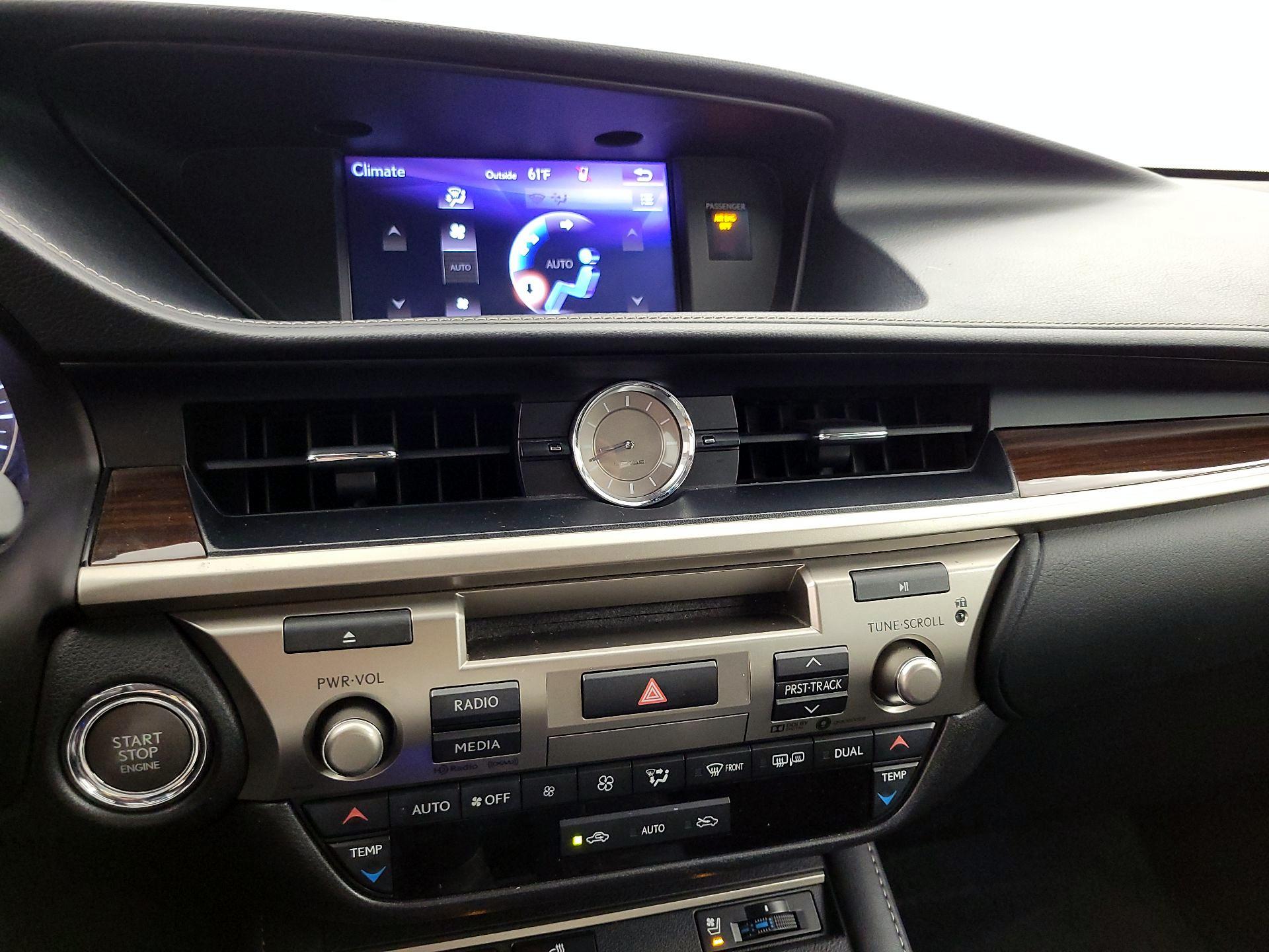 Thumbnail: 2017 Lexus ES - 17