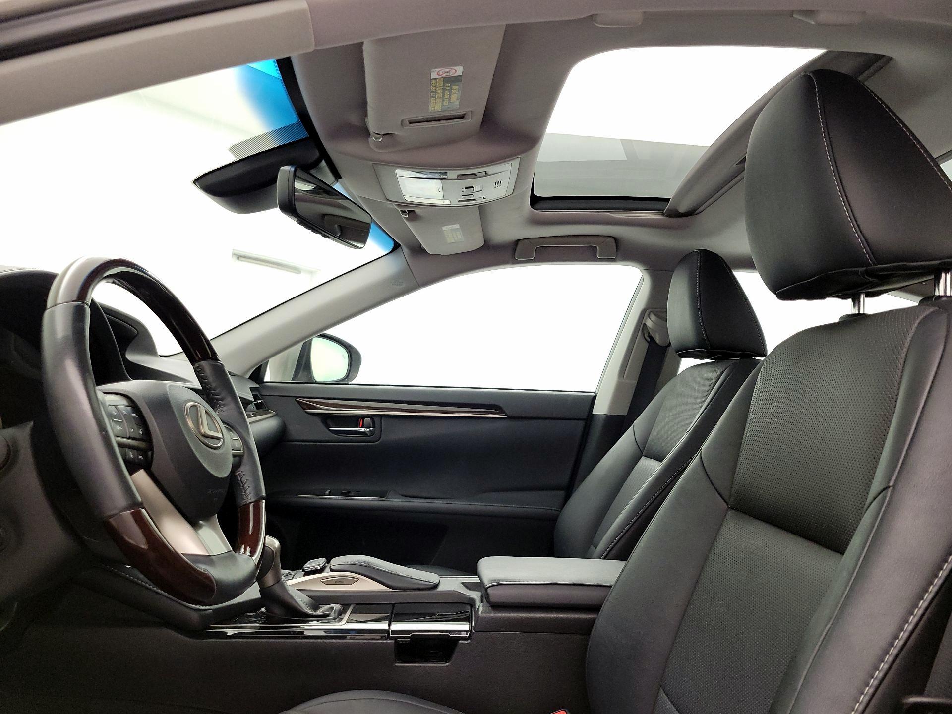 Thumbnail: 2017 Lexus ES - 20