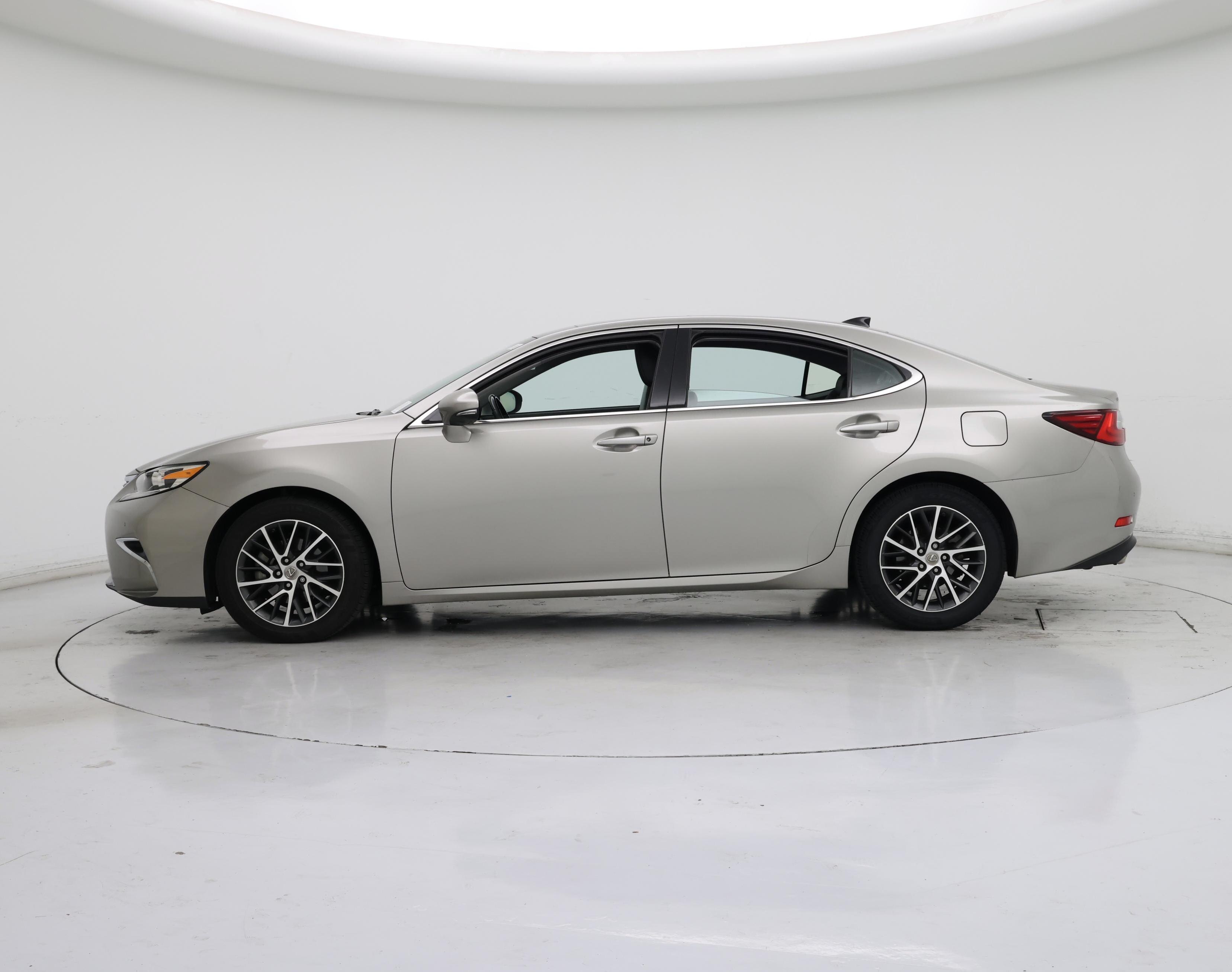 Thumbnail: 2017 Lexus ES - 3