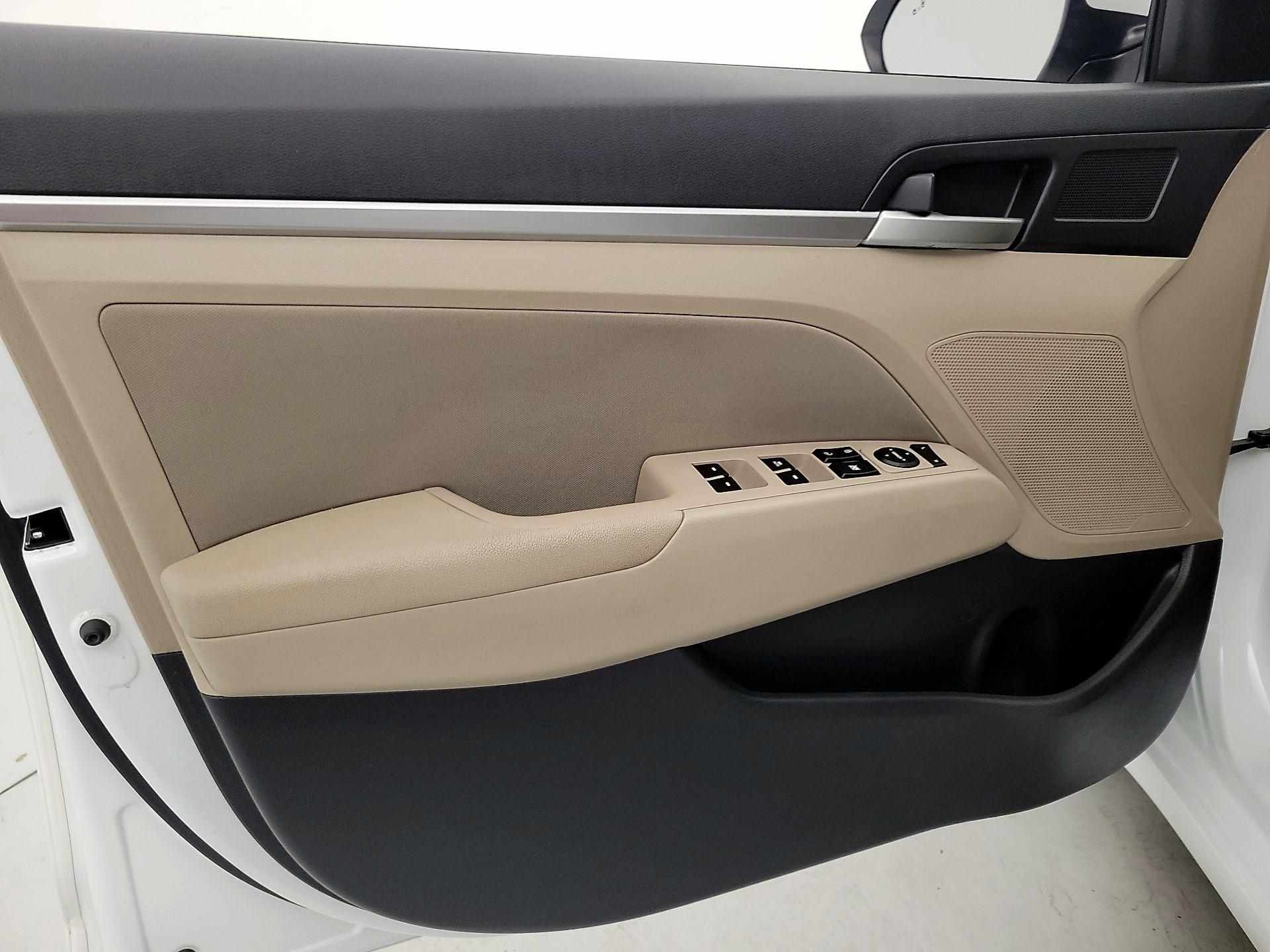 Thumbnail: 2019 Hyundai Elantra - 12