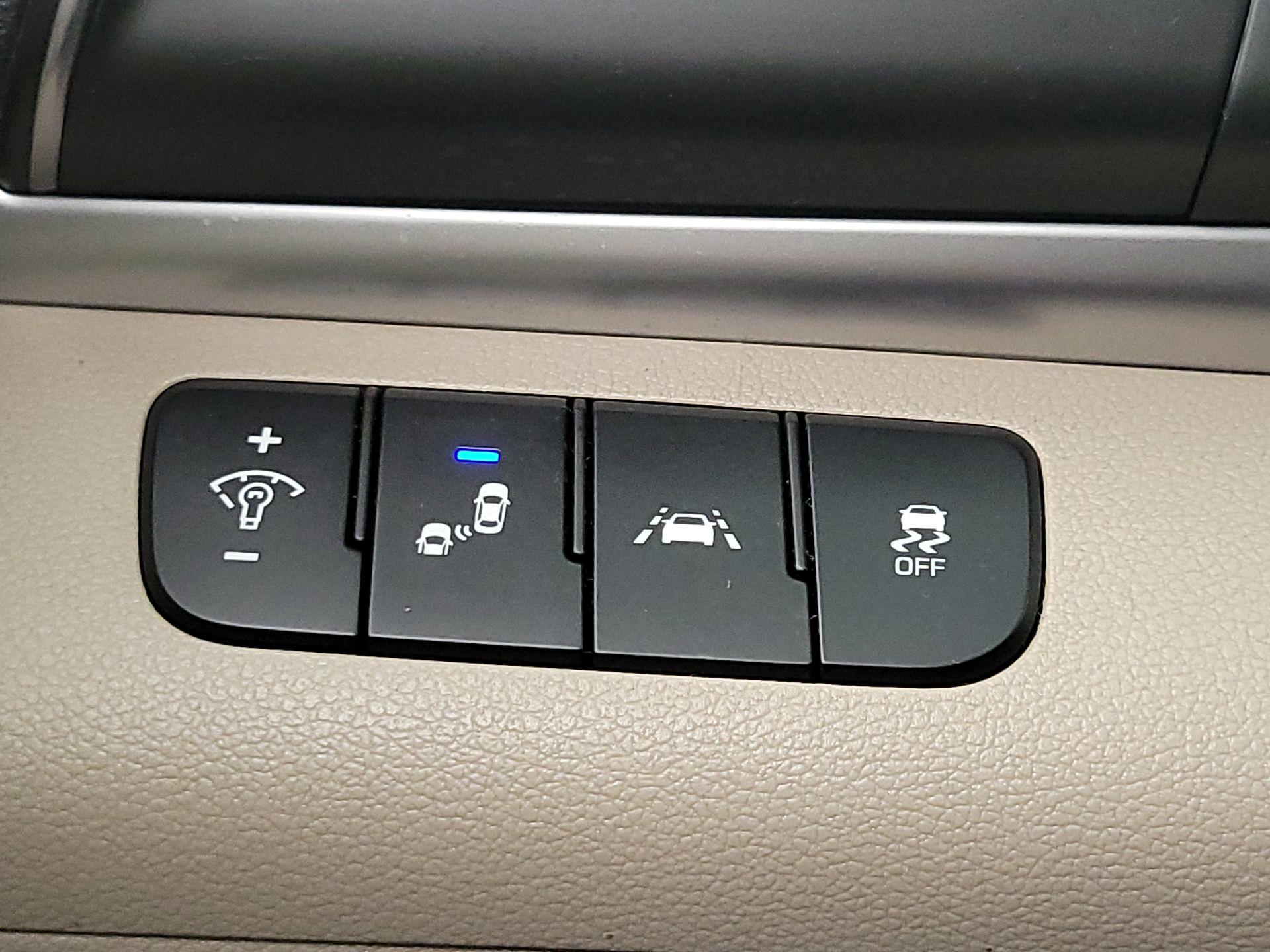 Thumbnail: 2019 Hyundai Elantra - 13