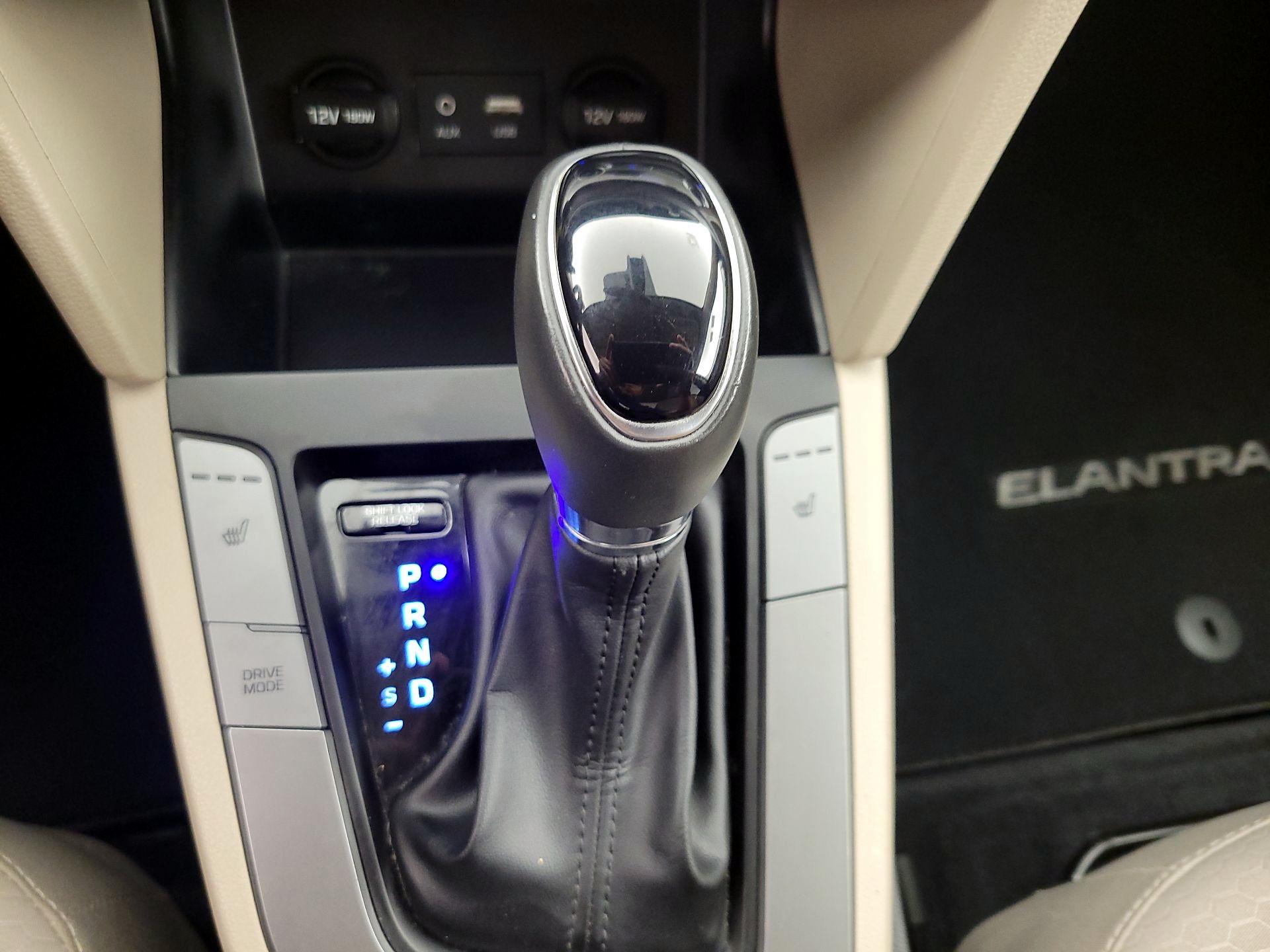 Thumbnail: 2019 Hyundai Elantra - 17