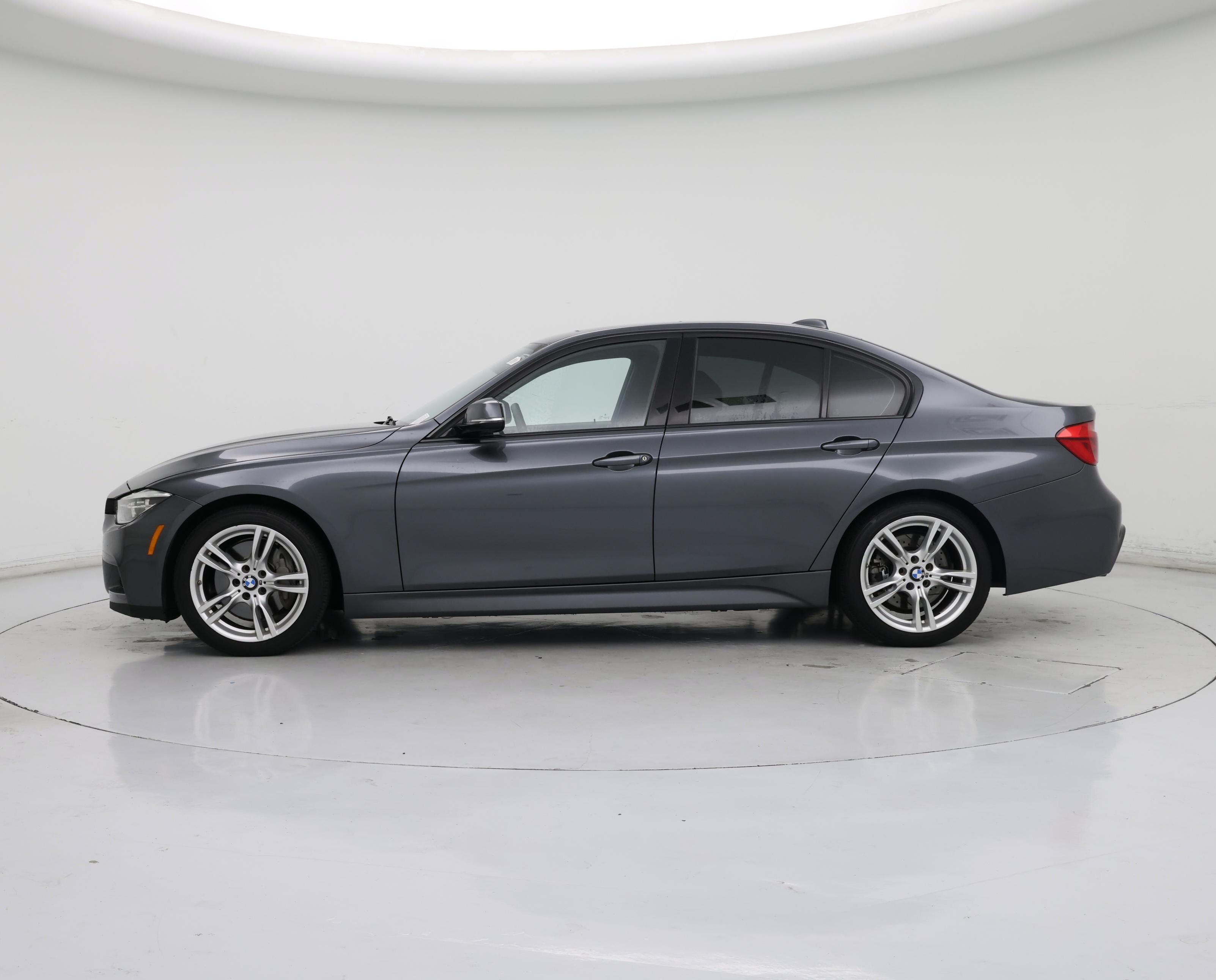 Thumbnail: 2018 BMW 3 Series - 3
