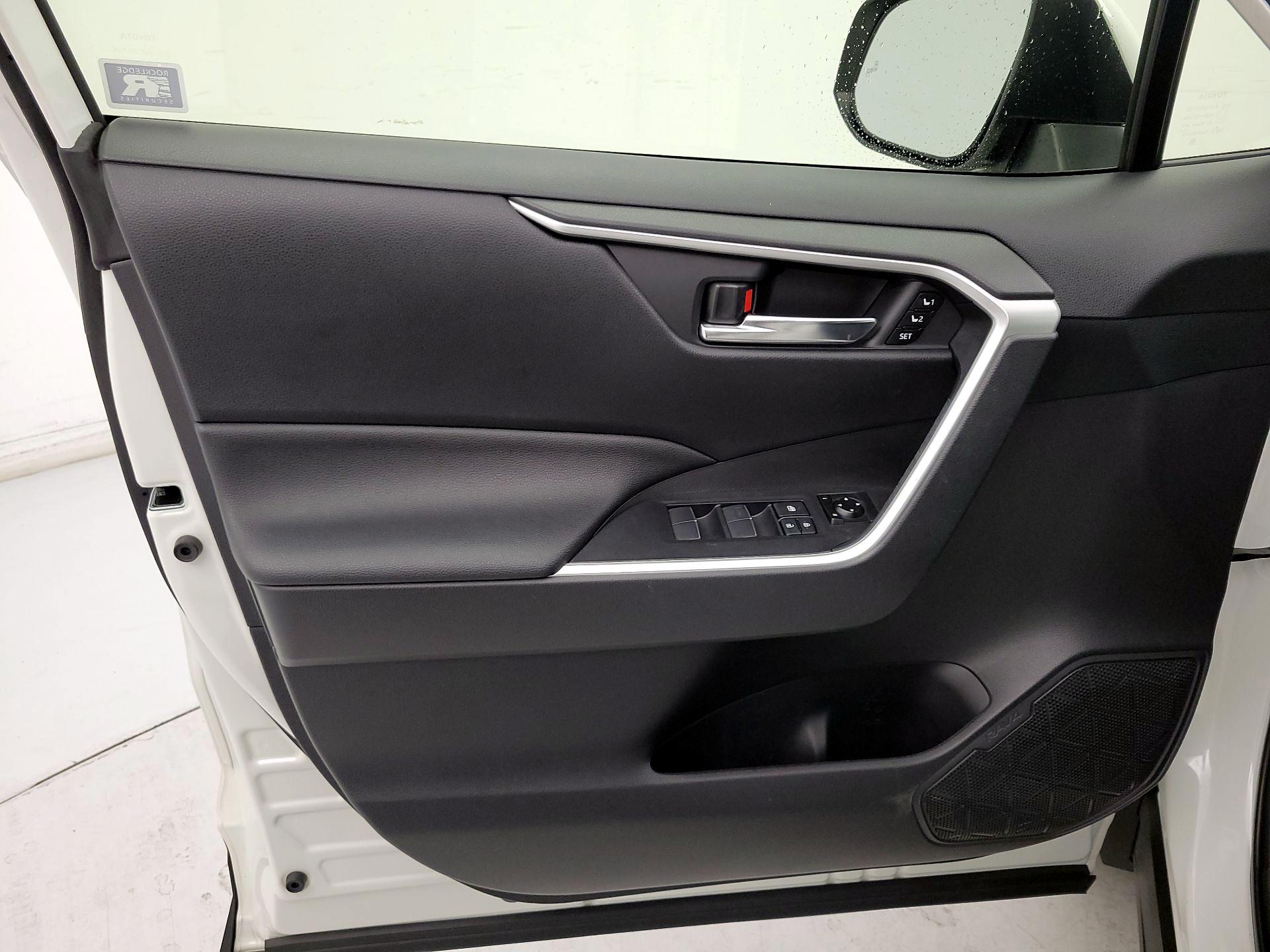 Thumbnail: 2021 Toyota RAV4 - 12