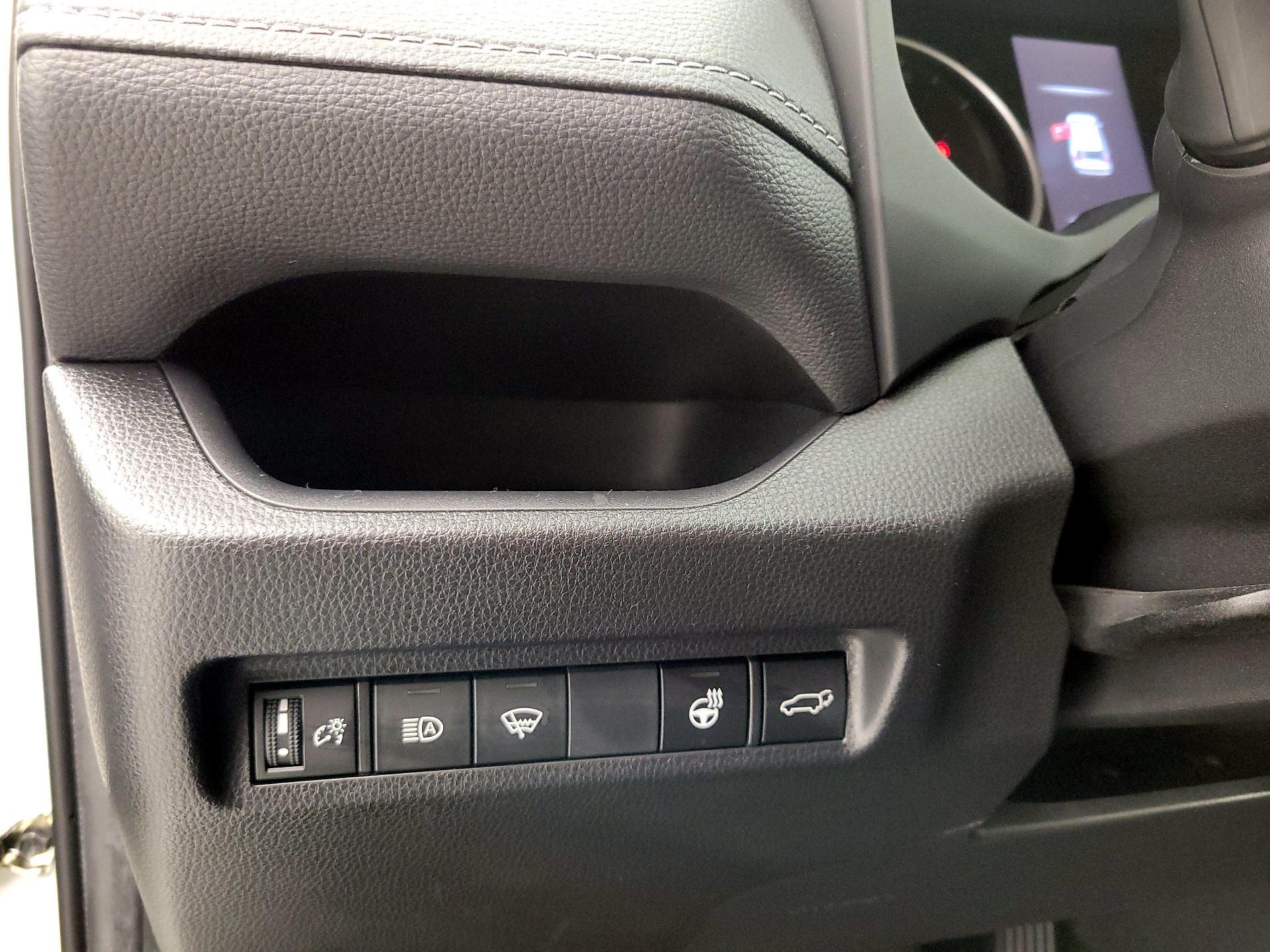 Thumbnail: 2021 Toyota RAV4 - 13