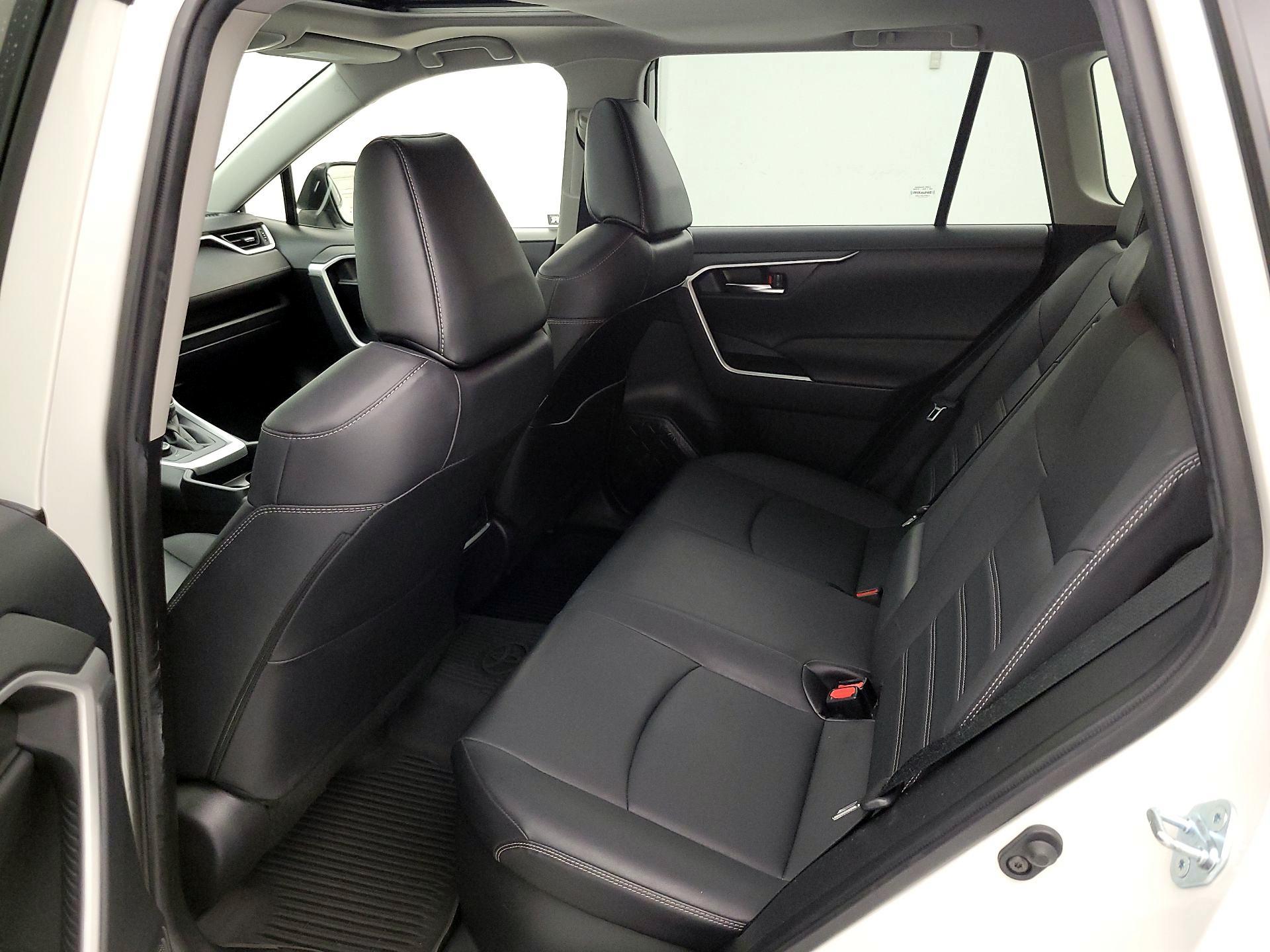 Thumbnail: 2021 Toyota RAV4 - 20