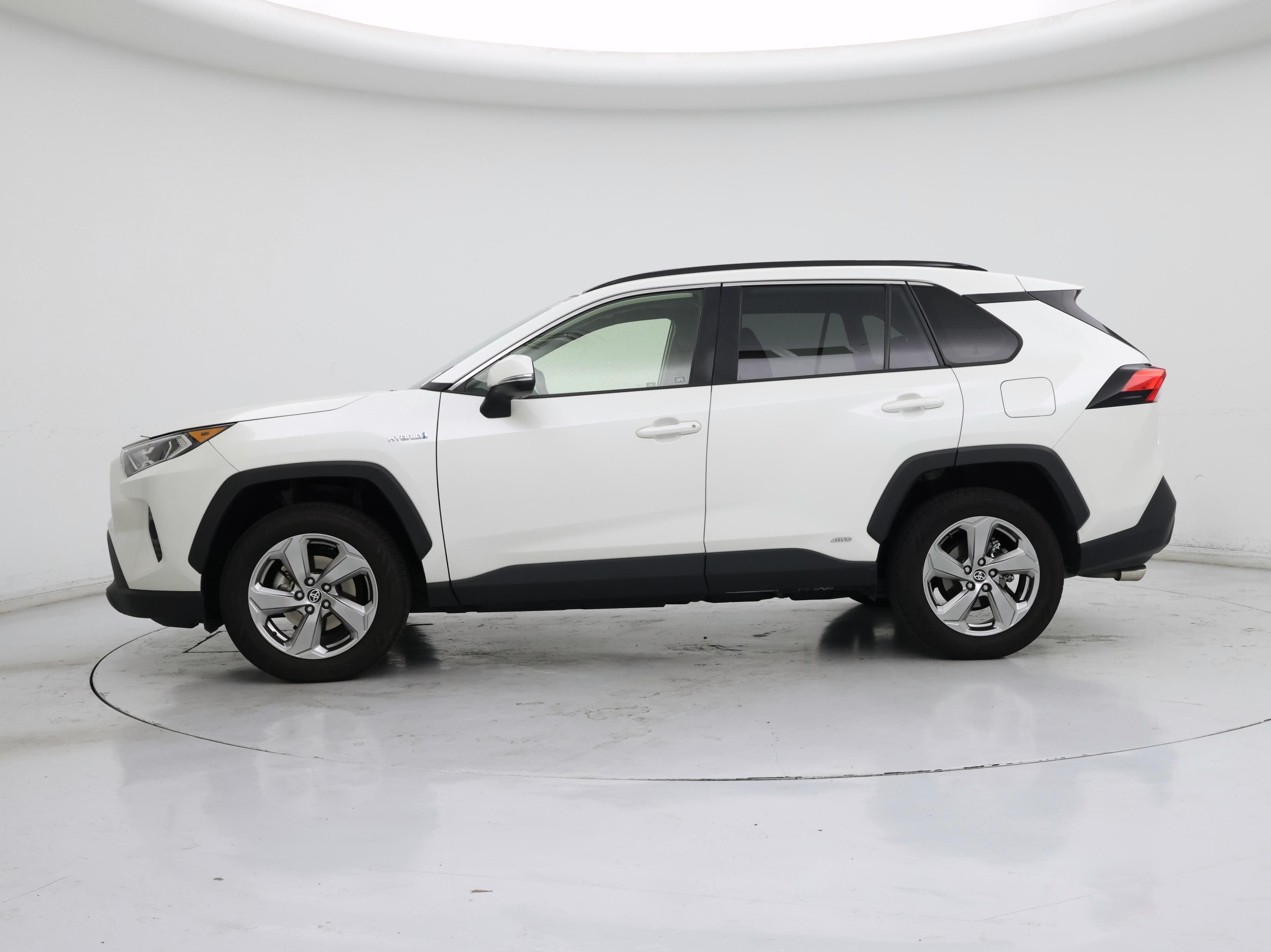 Thumbnail: 2021 Toyota RAV4 - 3