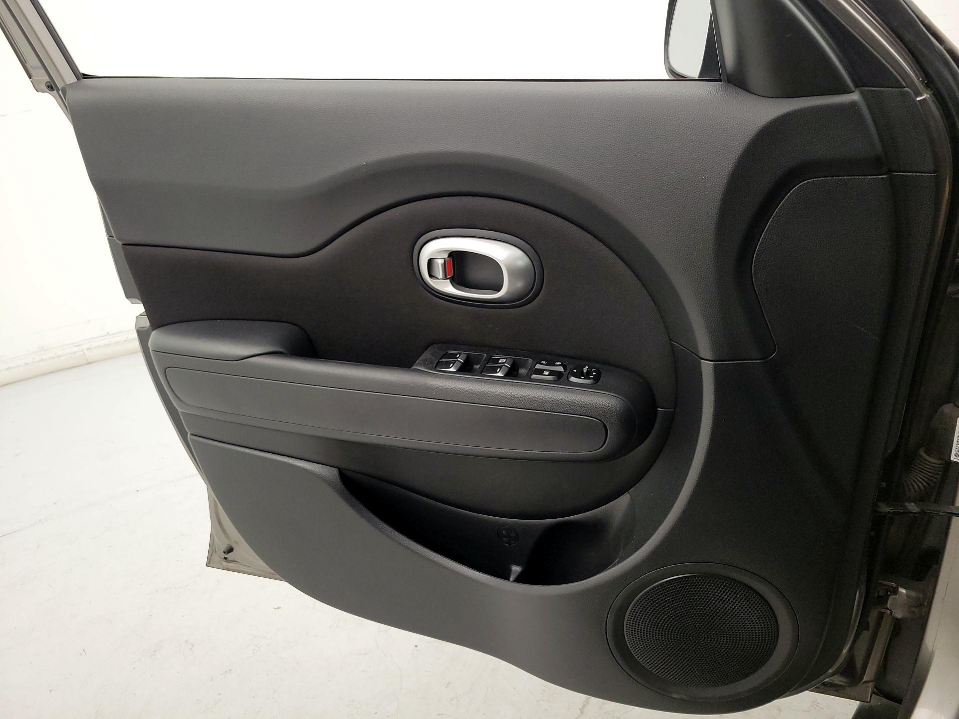 Thumbnail: 2017 Kia Soul - 12