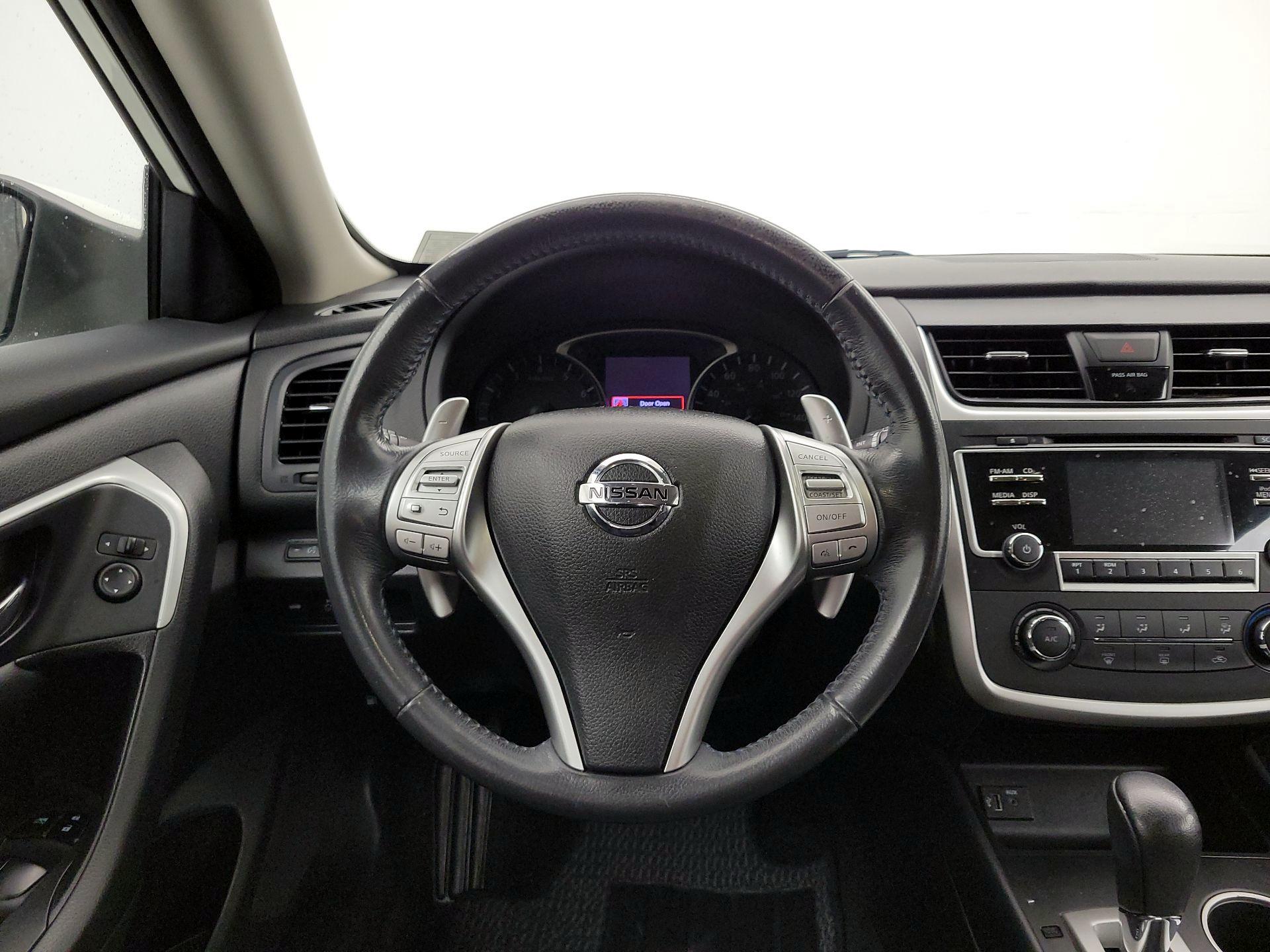 Thumbnail: 2017 Nissan Altima - 10