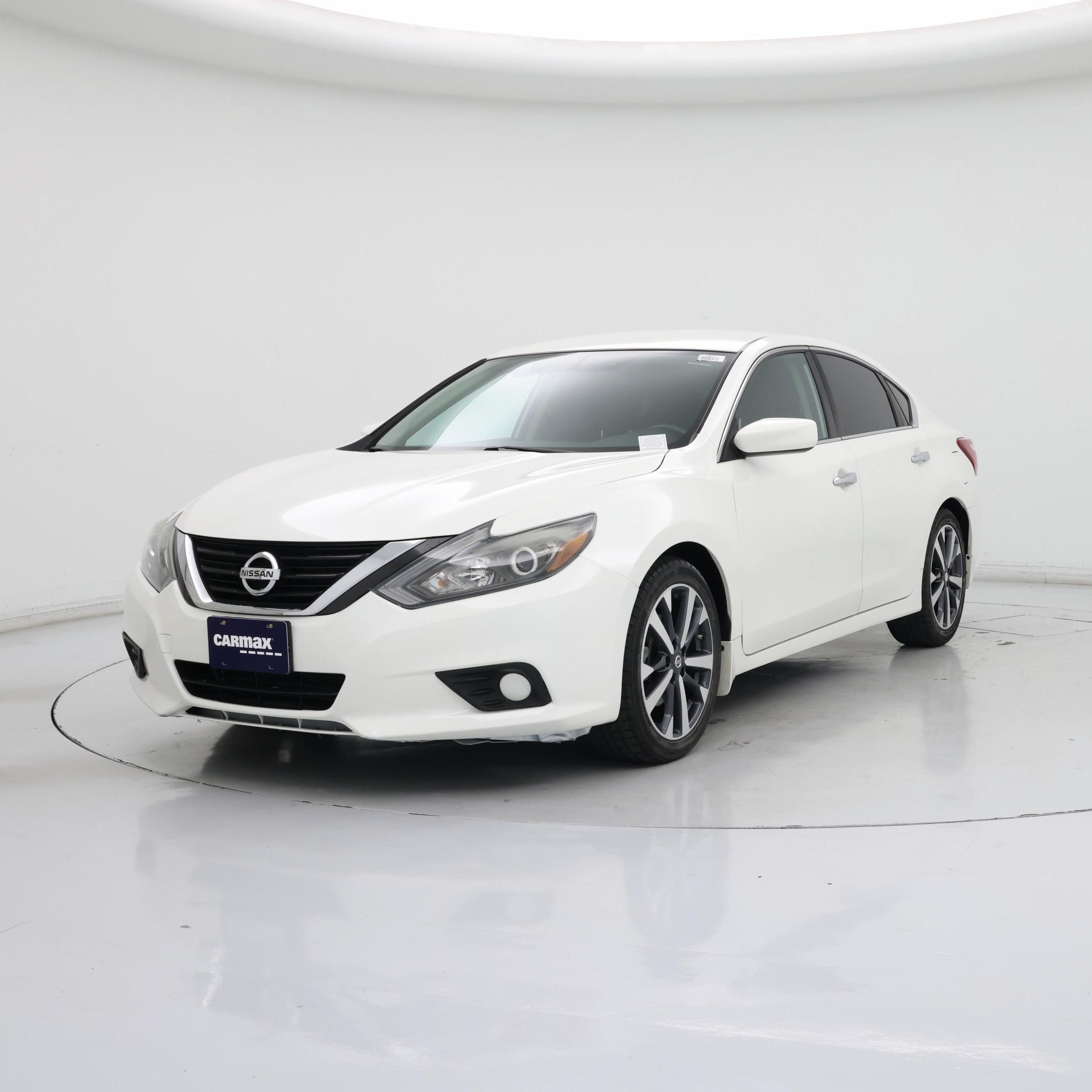 Thumbnail: 2017 Nissan Altima - 4
