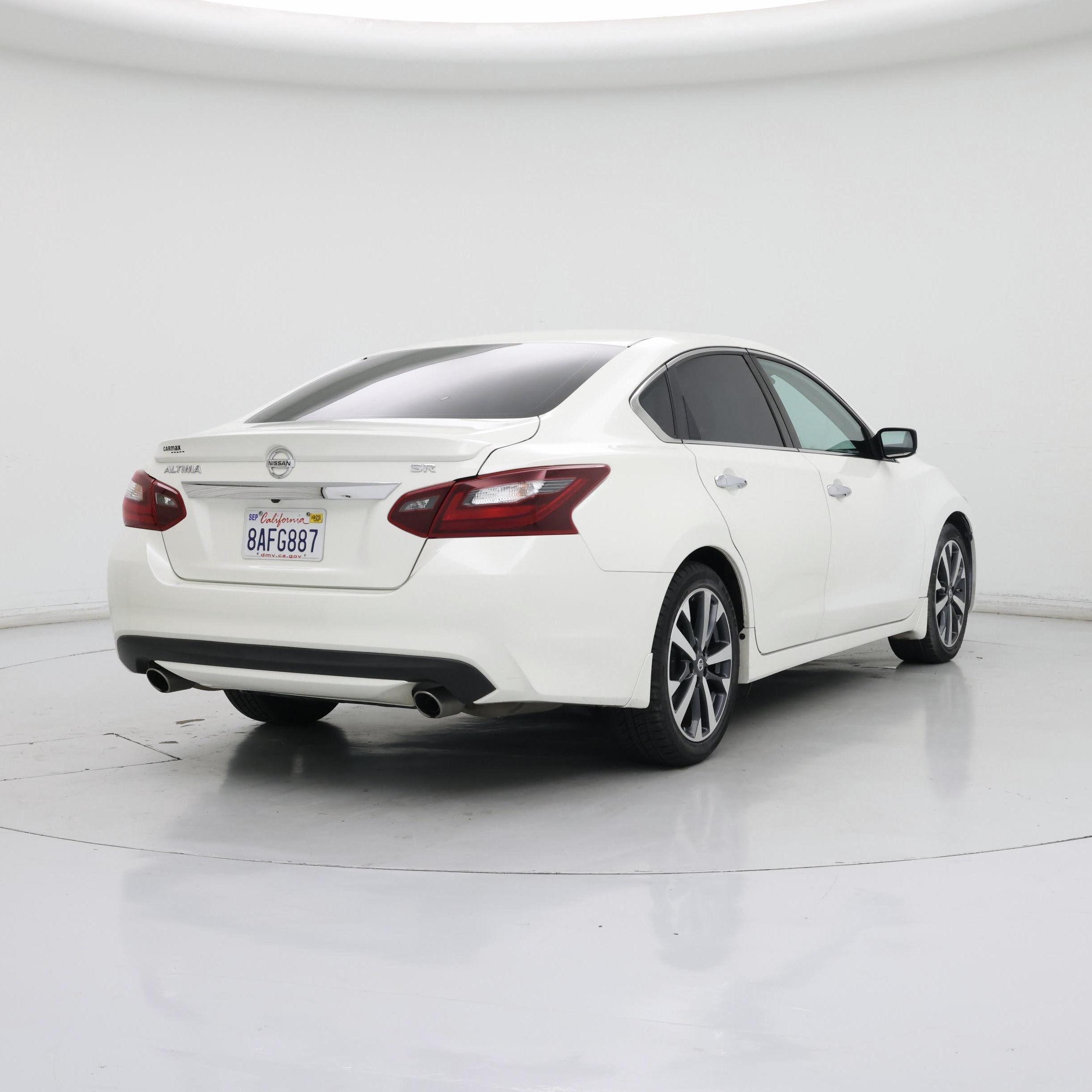 Thumbnail: 2017 Nissan Altima - 8