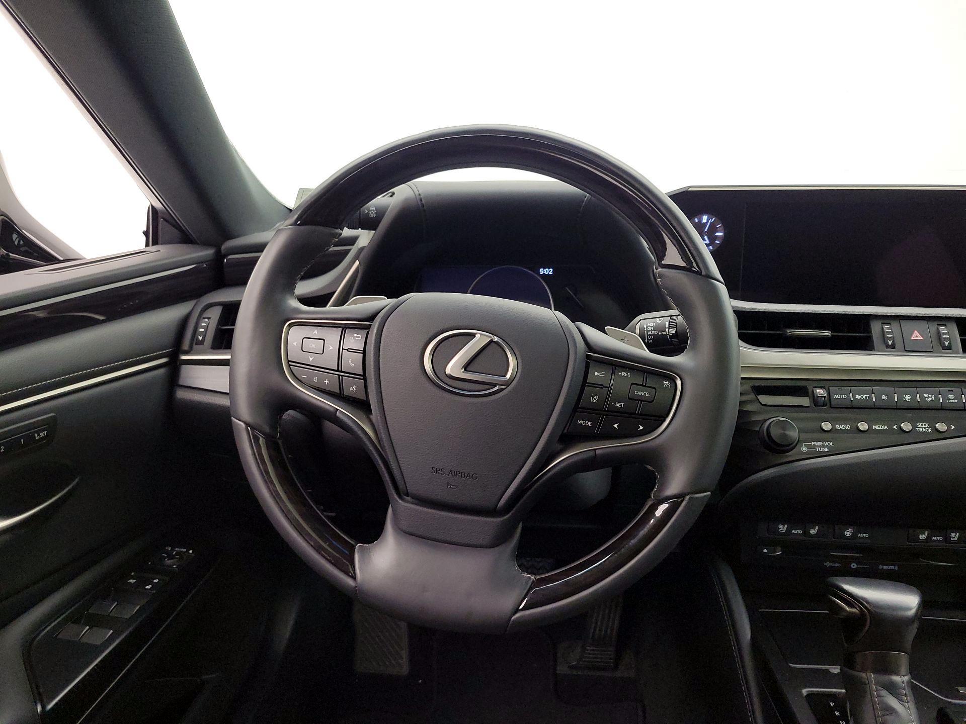 Thumbnail: 2020 Lexus ES - 10