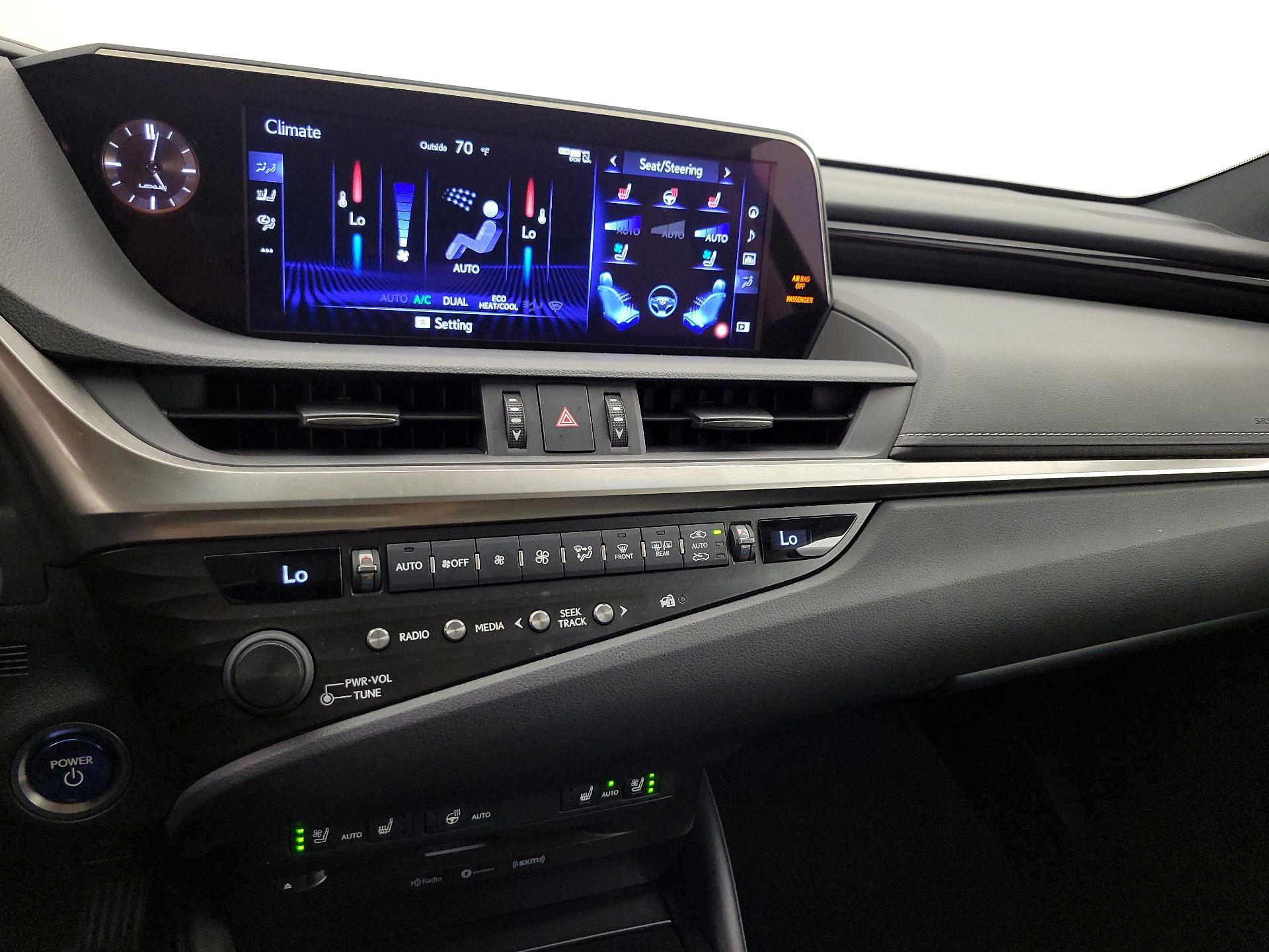 Thumbnail: 2020 Lexus ES - 17