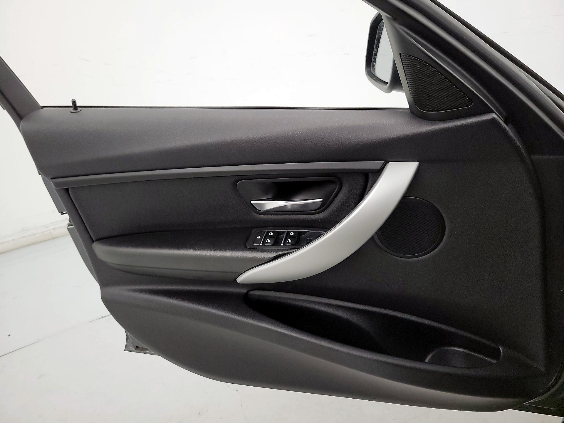 Thumbnail: 2016 BMW 3 Series - 12