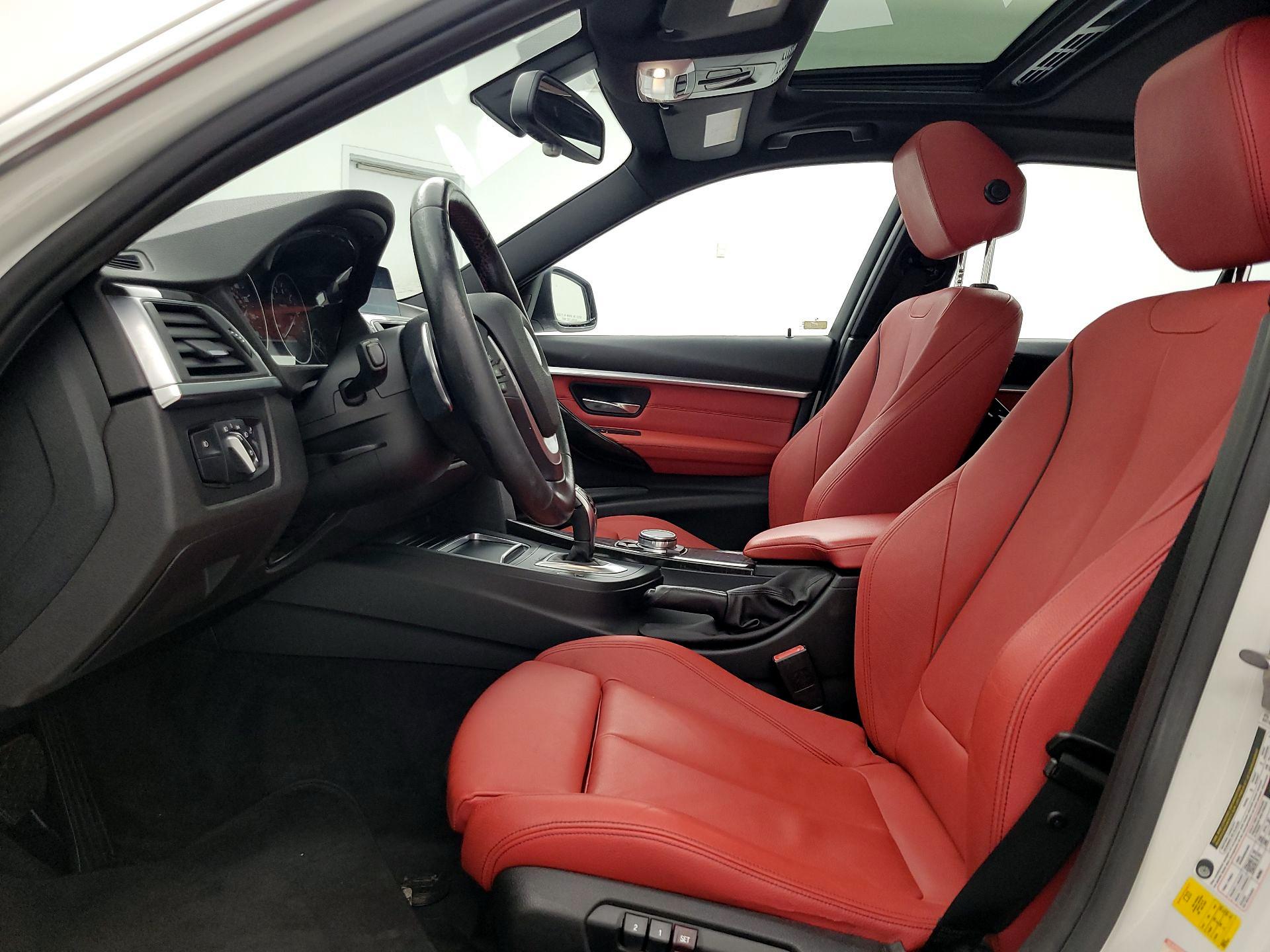 Thumbnail: 2016 BMW 3 Series - 11