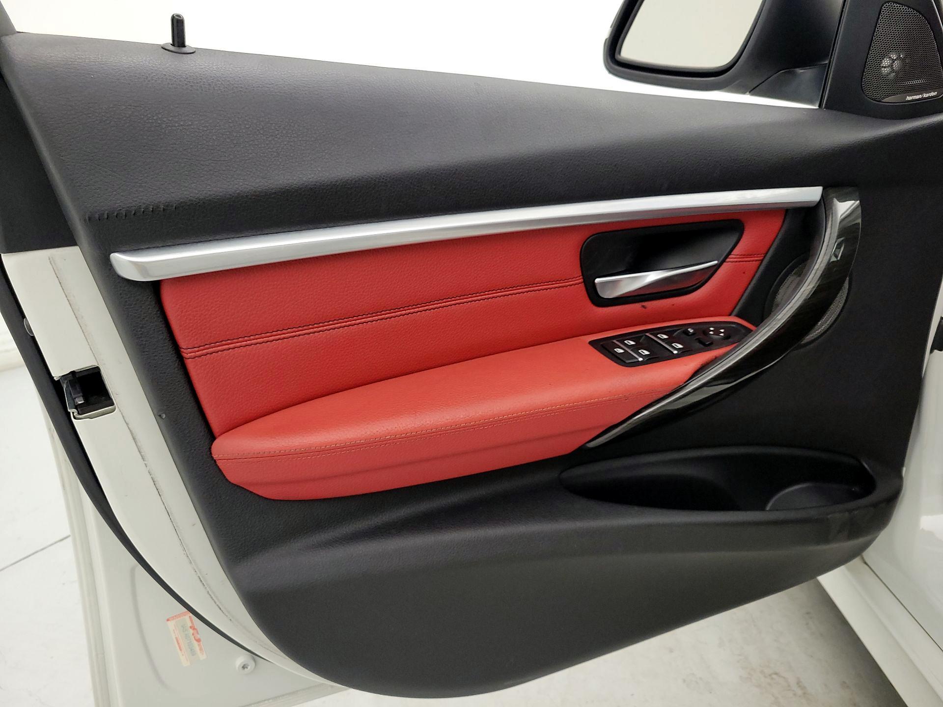 Thumbnail: 2016 BMW 3 Series - 12