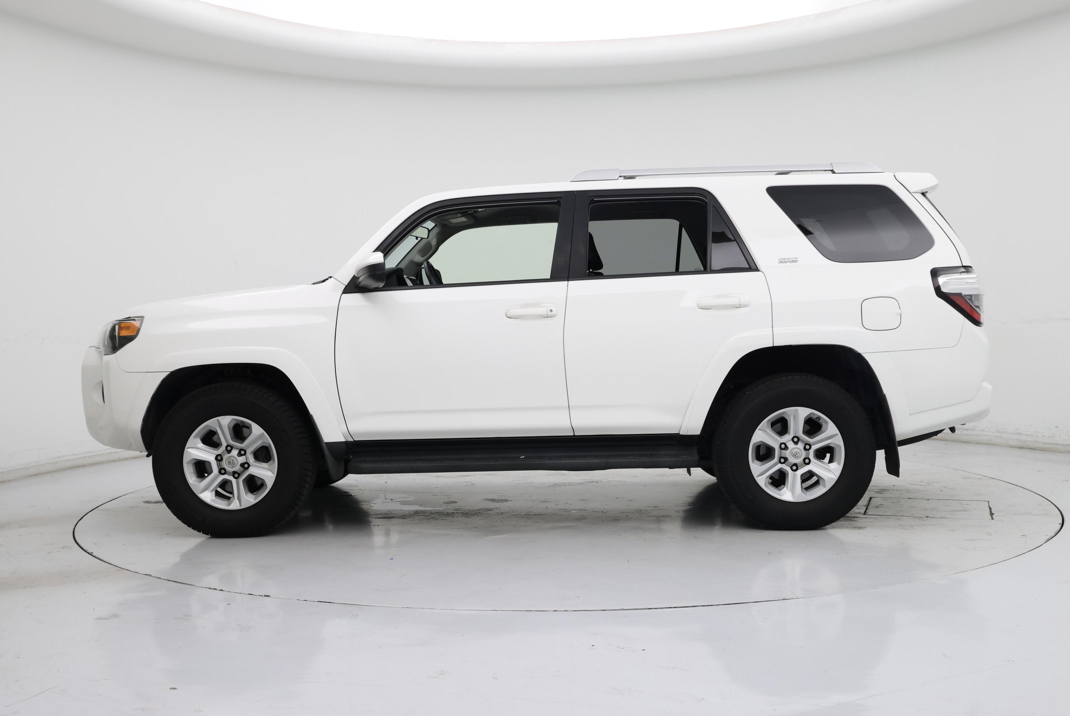 Thumbnail: 2018 Toyota 4Runner - 3