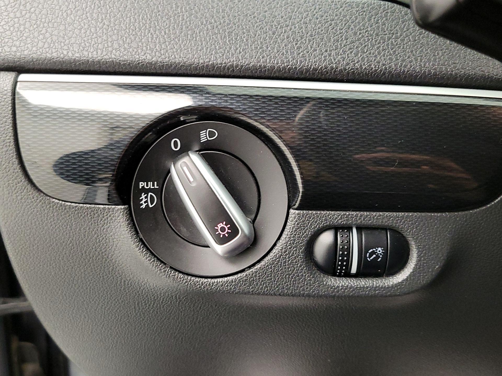 Thumbnail: 2018 Volkswagen Jetta - 13