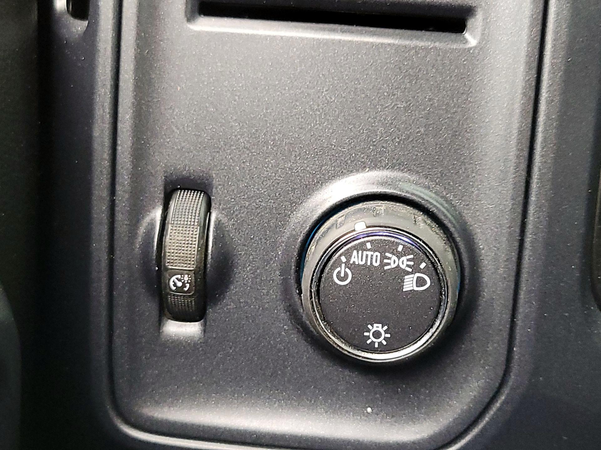 Thumbnail: 2015 Chevrolet Silverado 1500 - 13