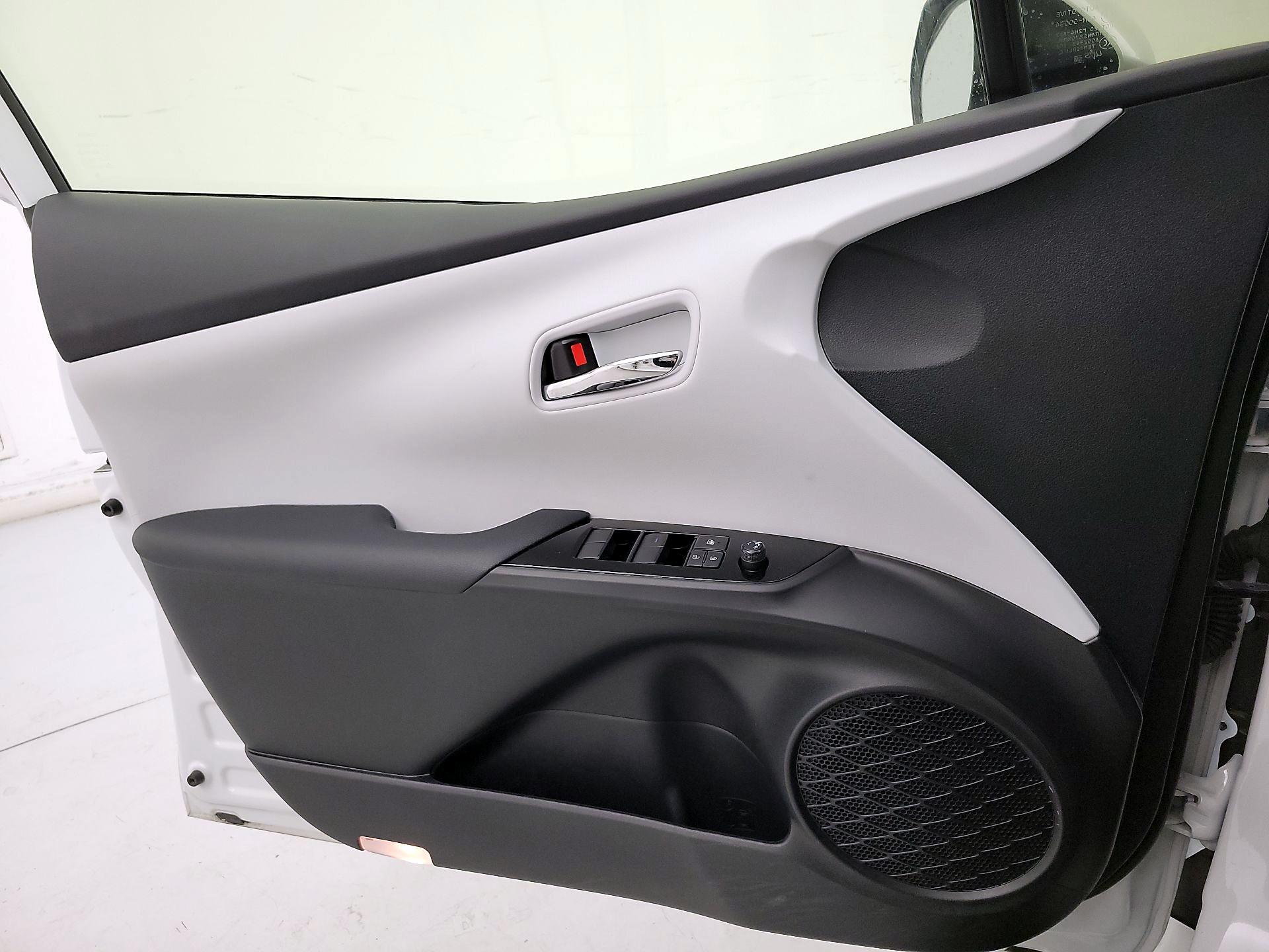 Thumbnail: 2022 Toyota Prius - 12