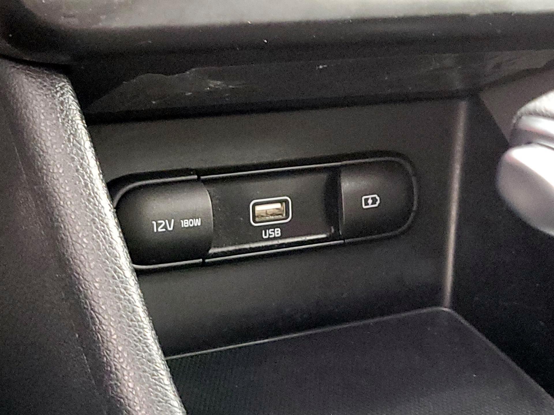 Thumbnail: 2022 Kia Niro - 18