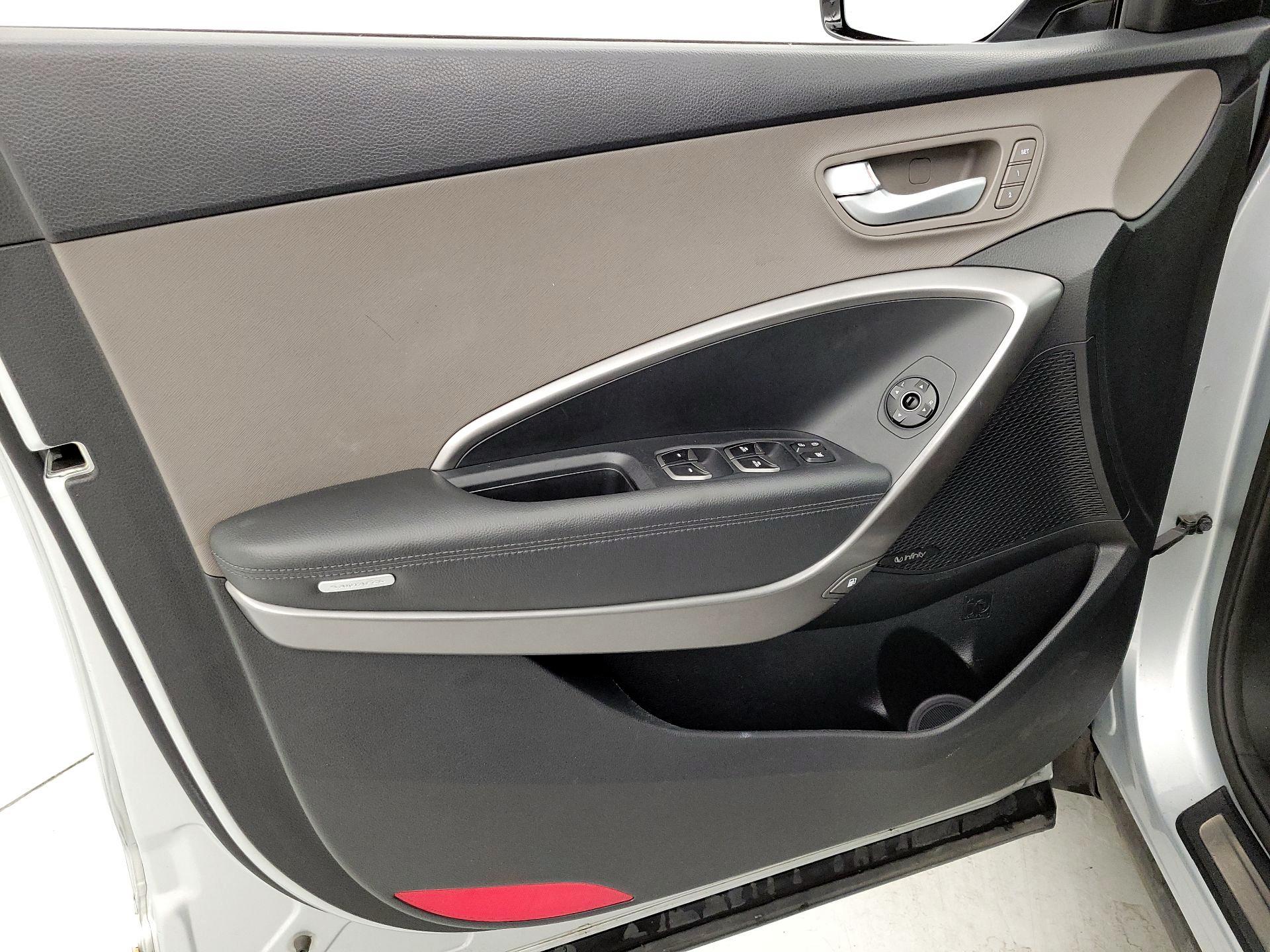 Thumbnail: 2015 Hyundai Santa Fe - 12