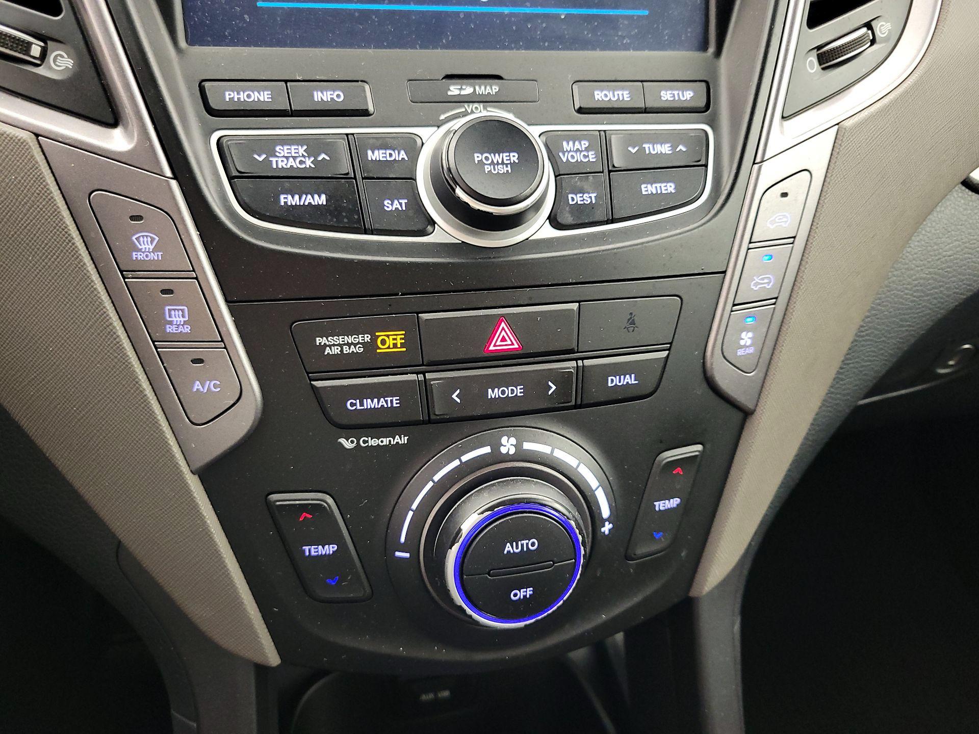 Thumbnail: 2015 Hyundai Santa Fe - 17