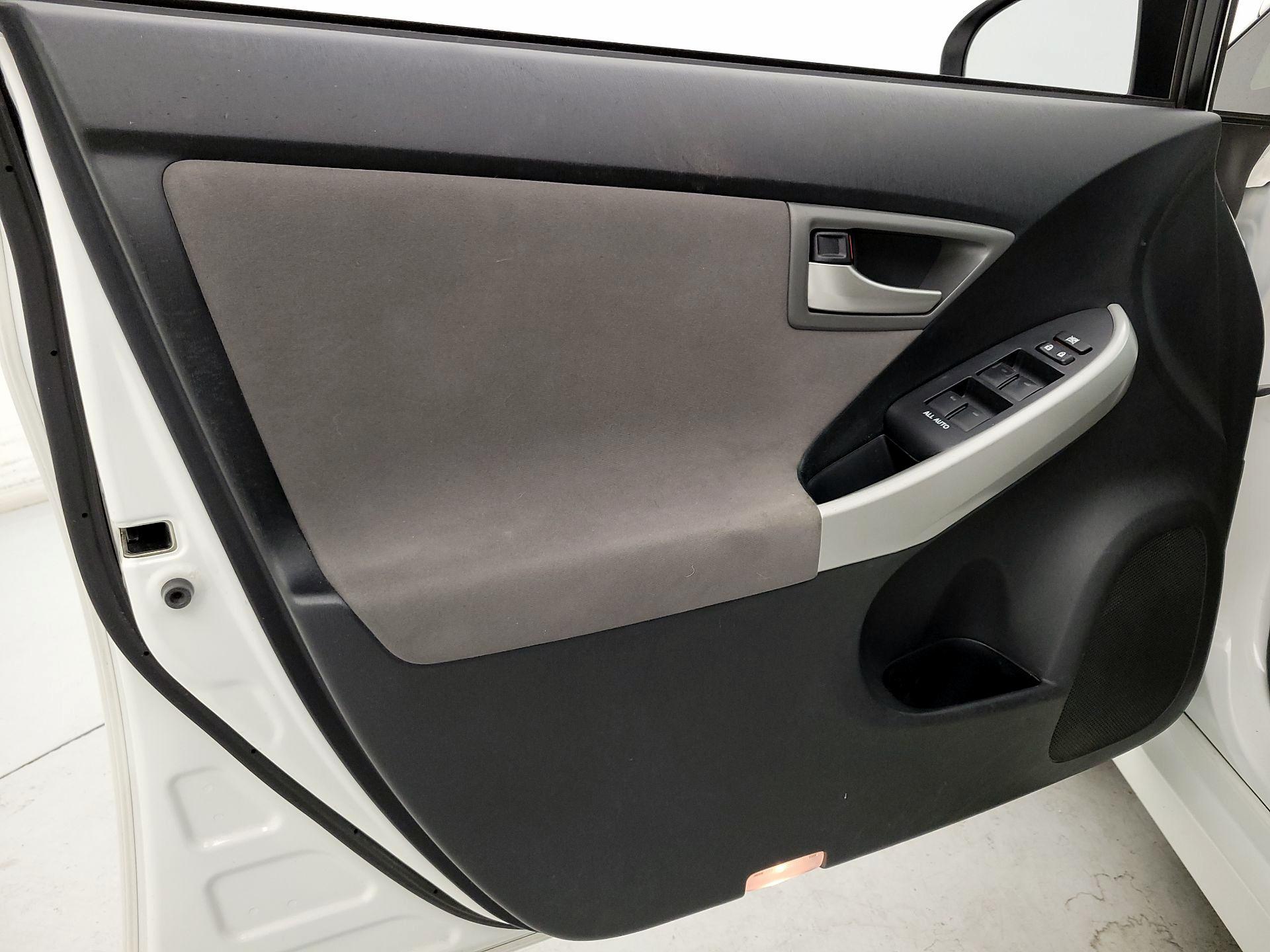 Thumbnail: 2014 Toyota Prius - 12