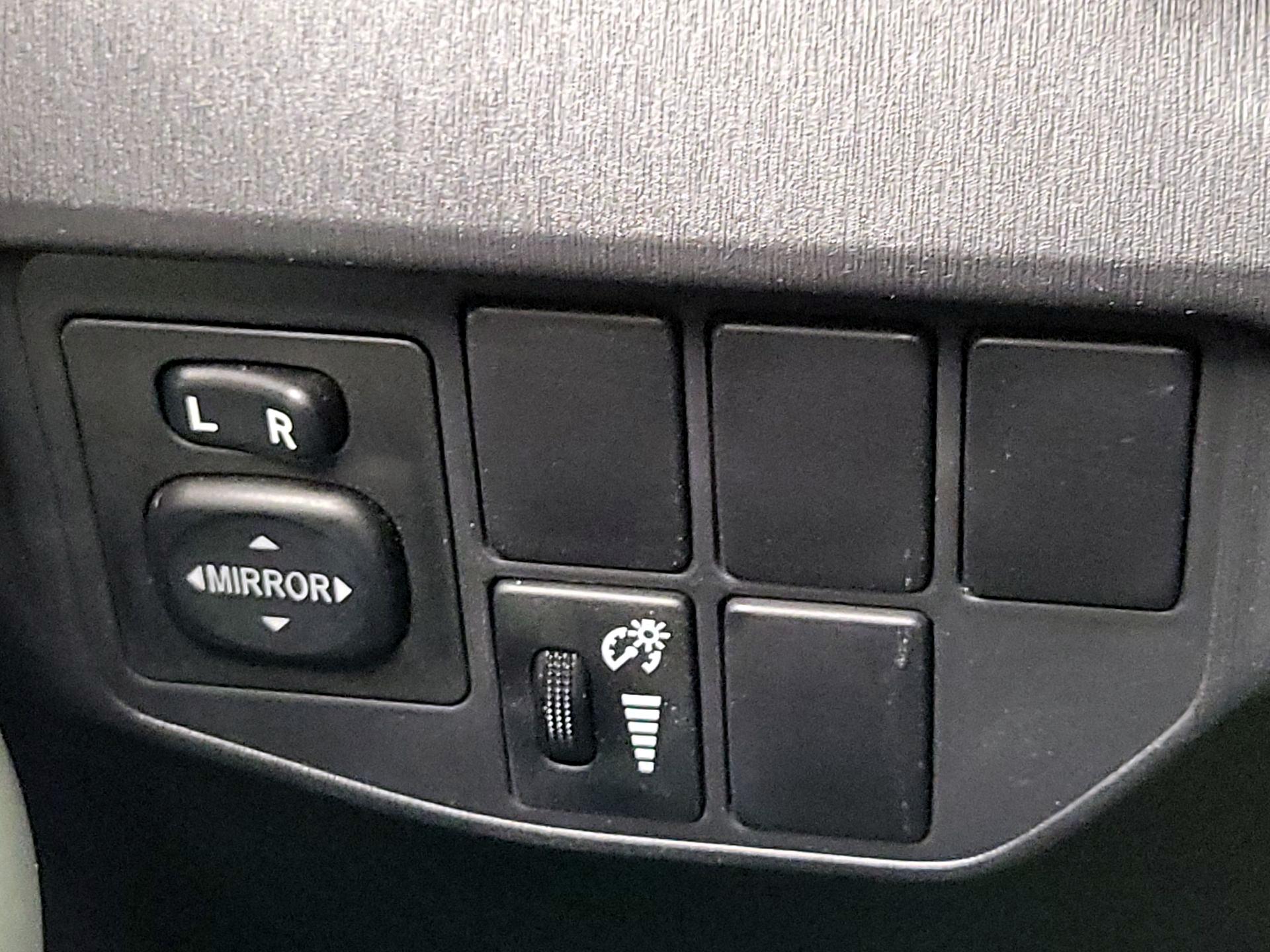 Thumbnail: 2014 Toyota Prius - 13