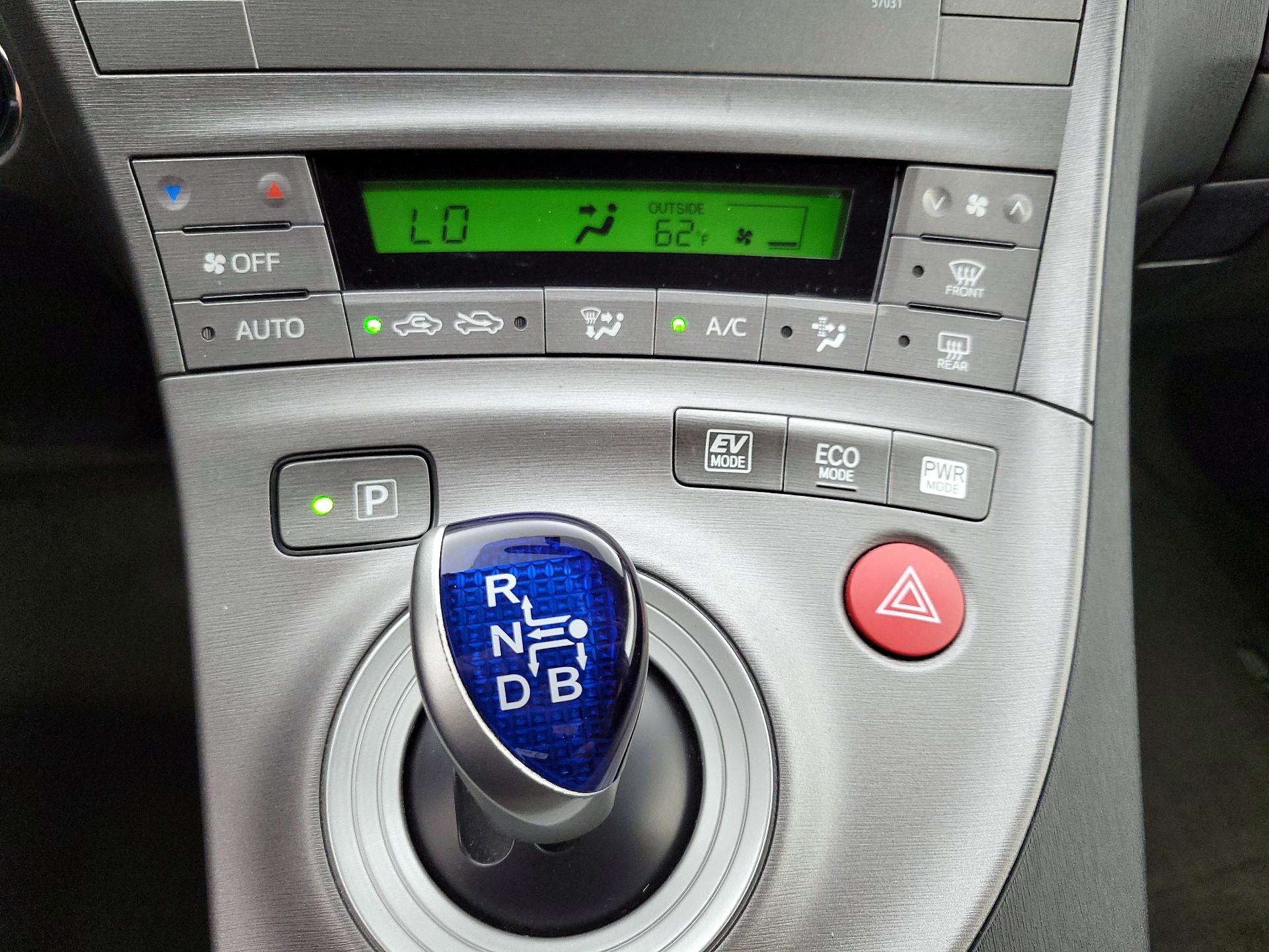 Thumbnail: 2014 Toyota Prius - 15