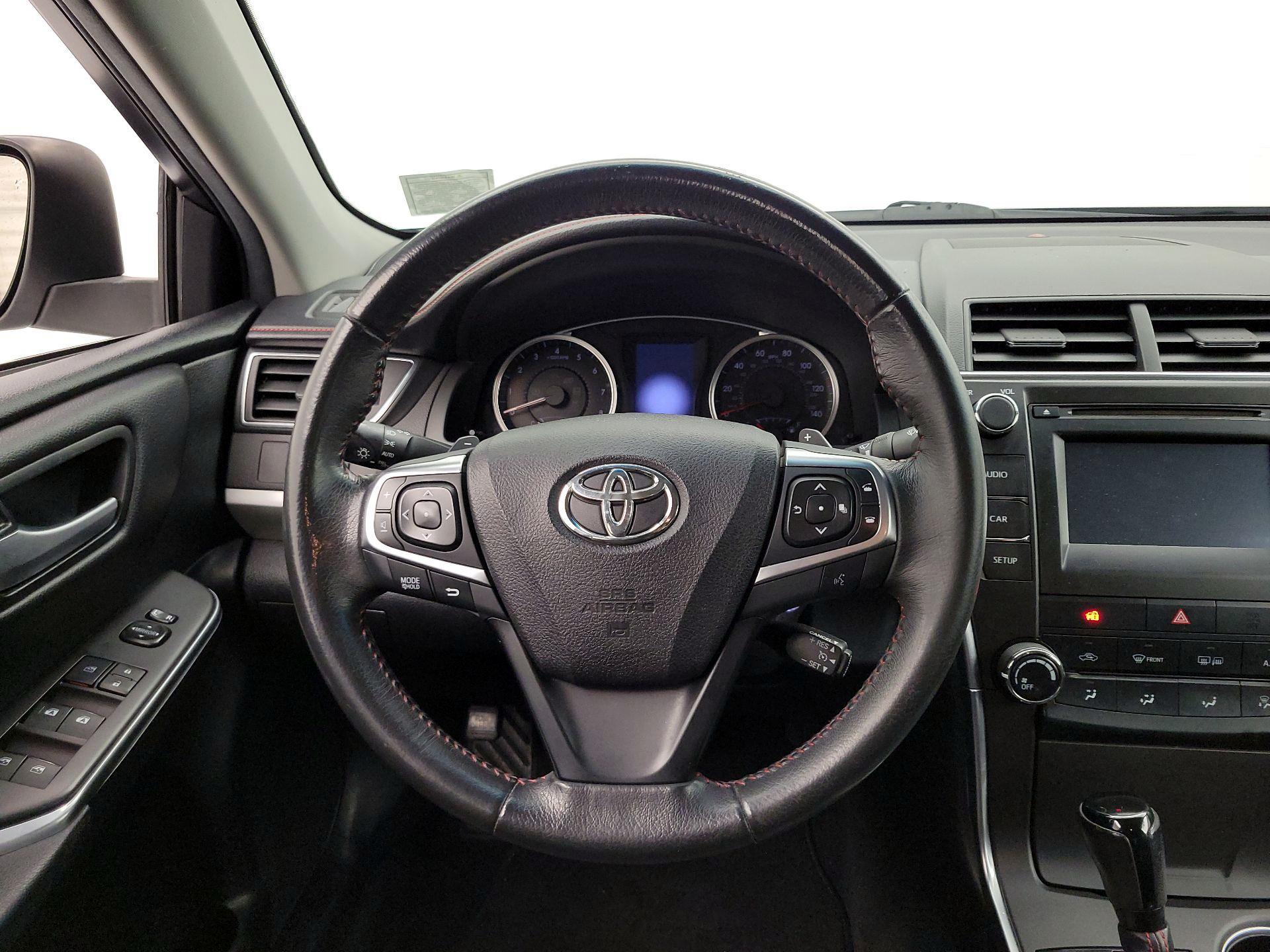 Thumbnail: 2017 Toyota Camry - 10