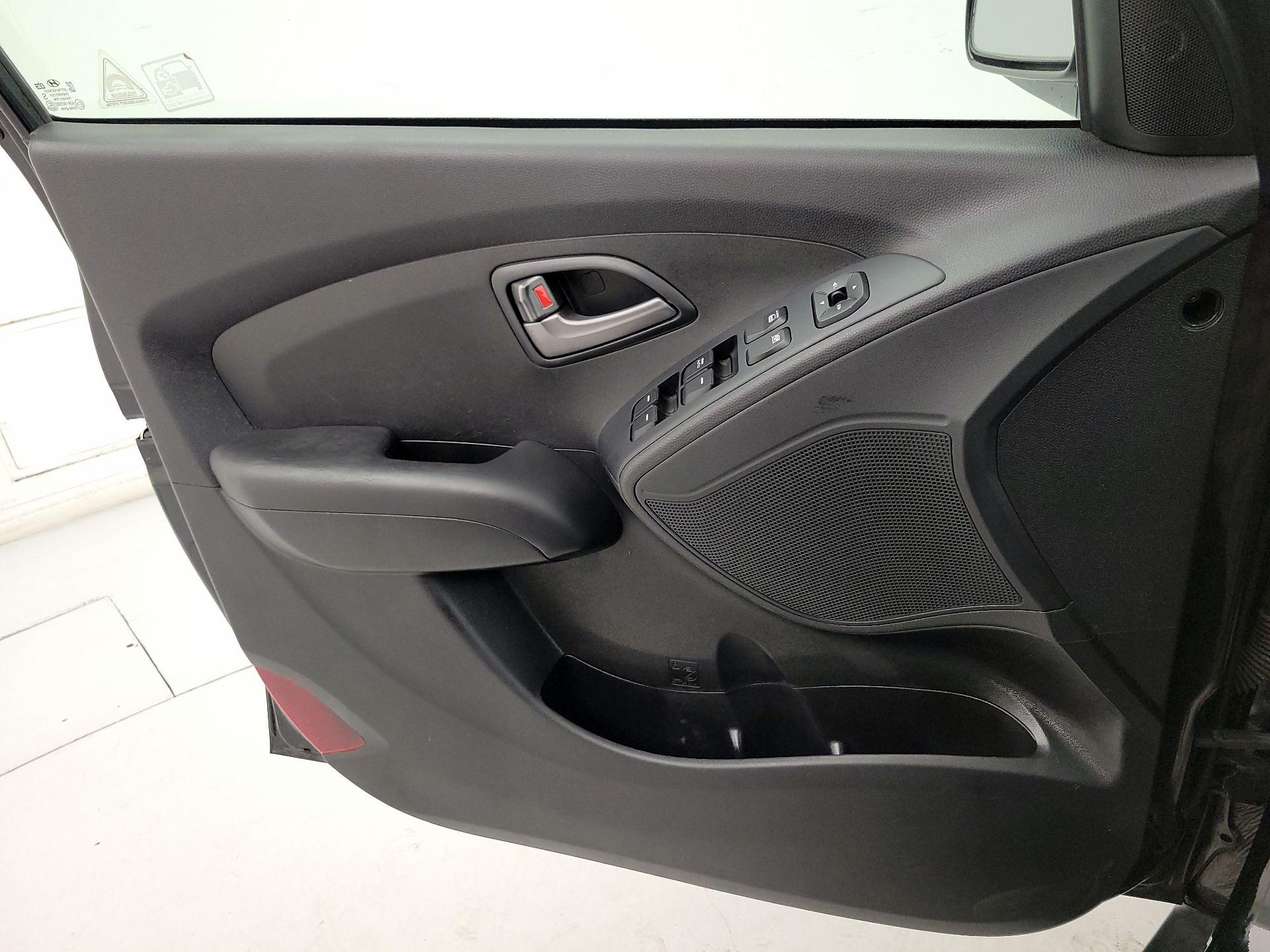 Thumbnail: 2015 Hyundai Tucson - 12
