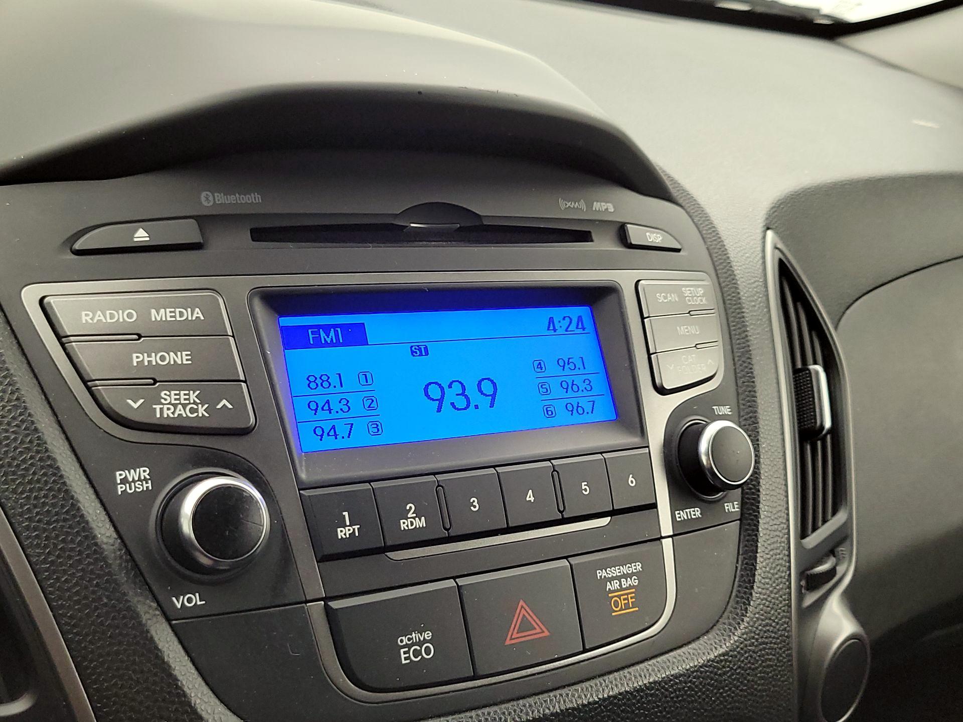 Thumbnail: 2015 Hyundai Tucson - 15
