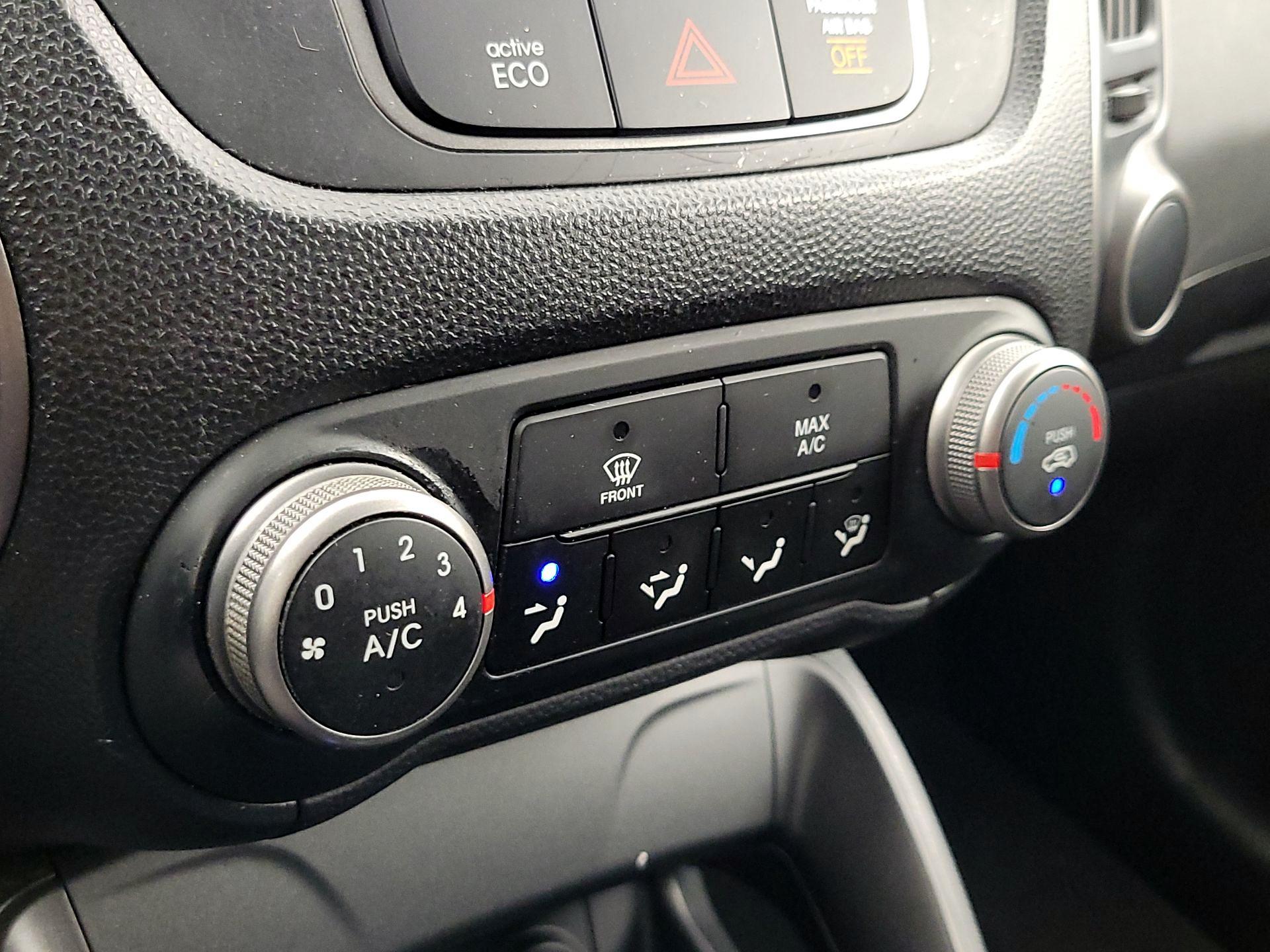 Thumbnail: 2015 Hyundai Tucson - 16