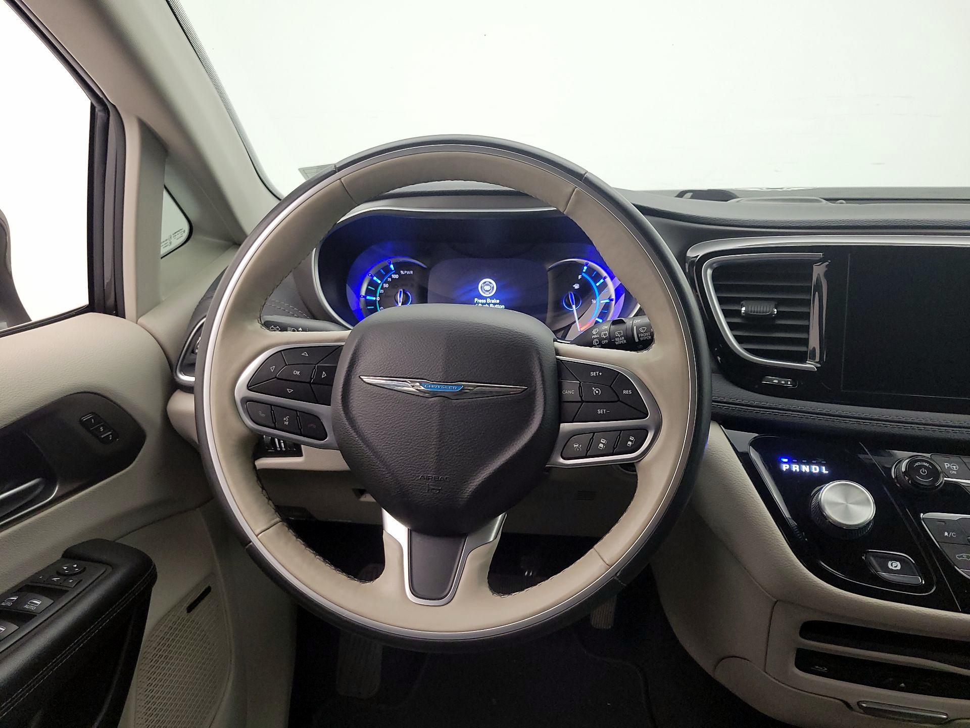Thumbnail: 2019 Chrysler Pacifica - 10