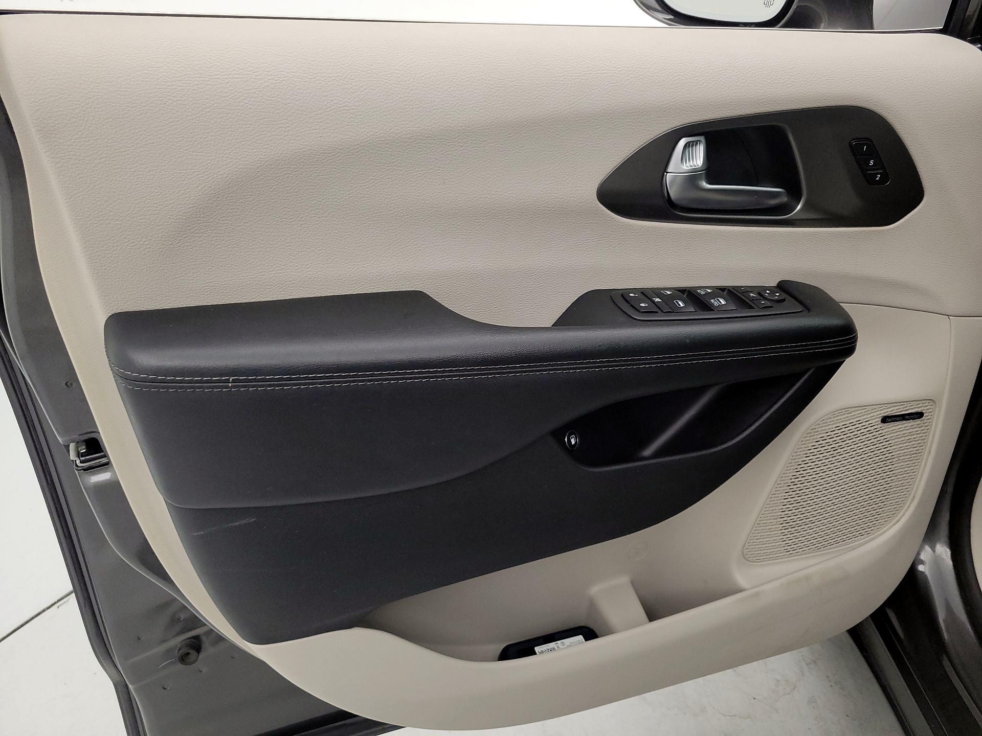 Thumbnail: 2019 Chrysler Pacifica - 12