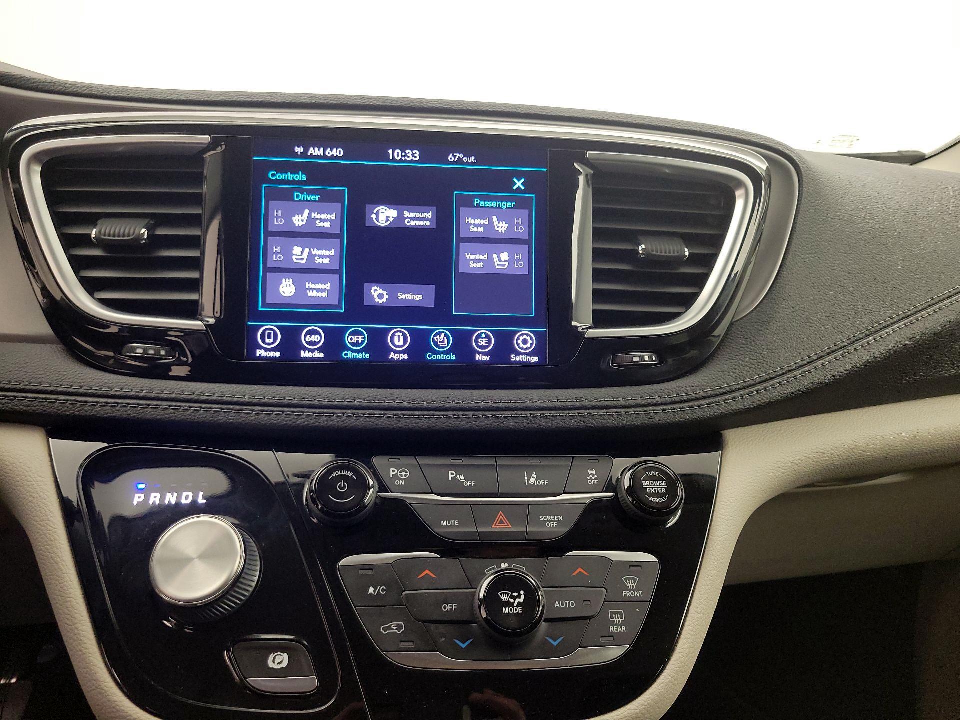 Thumbnail: 2019 Chrysler Pacifica - 17