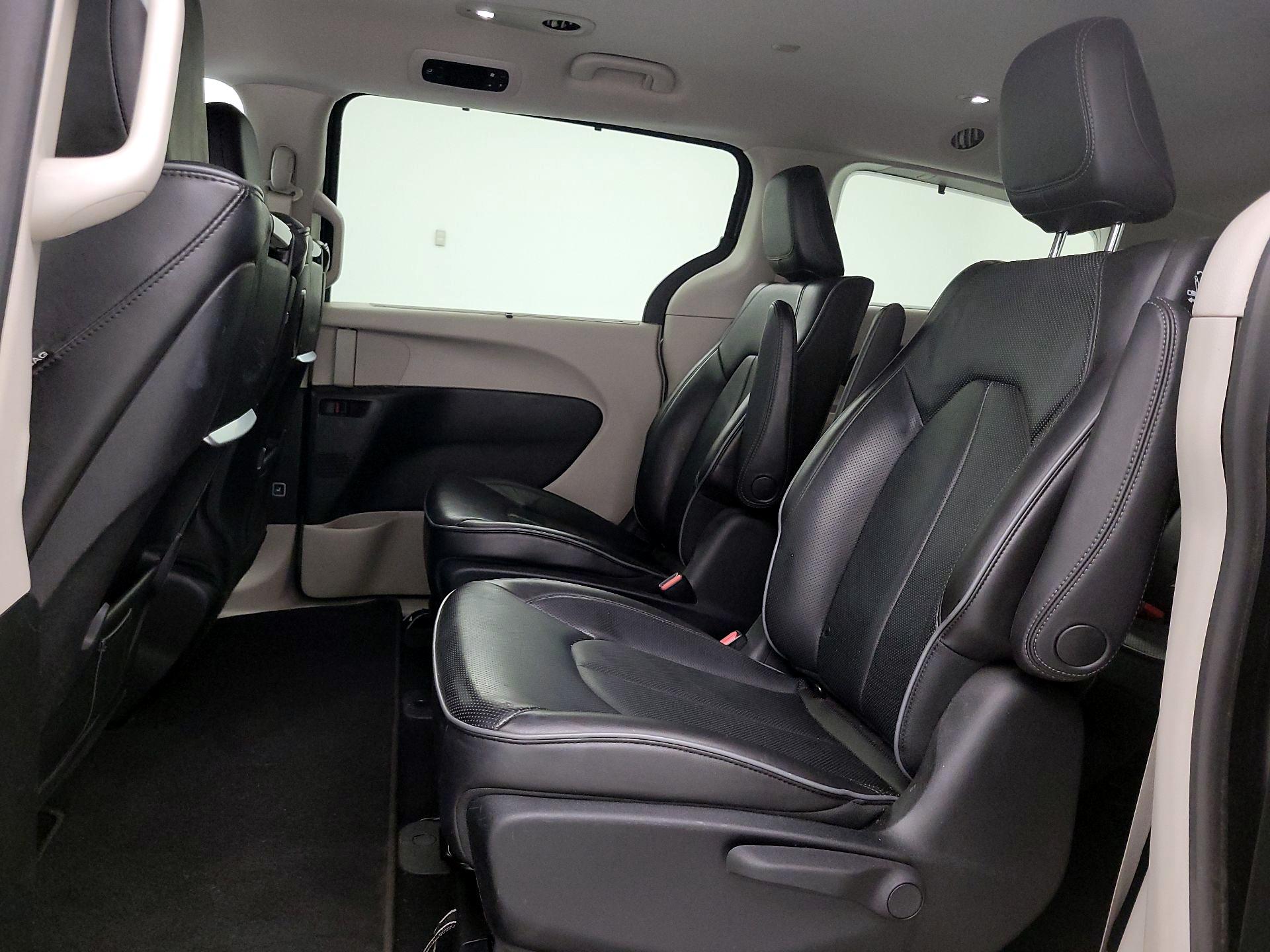 Thumbnail: 2019 Chrysler Pacifica - 20