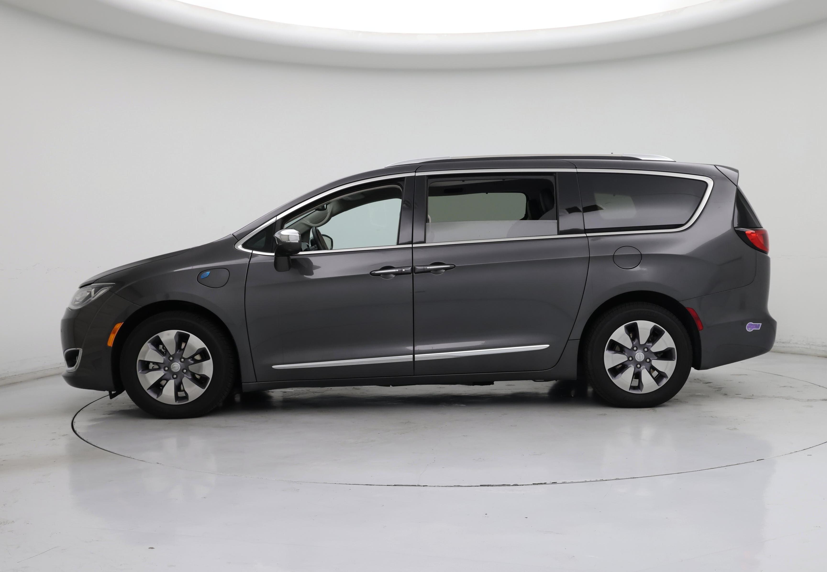 Thumbnail: 2019 Chrysler Pacifica - 3