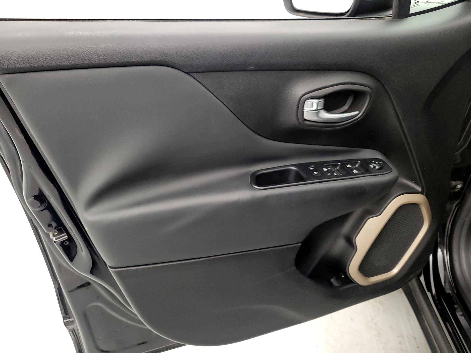 Thumbnail: 2016 Jeep Renegade - 12