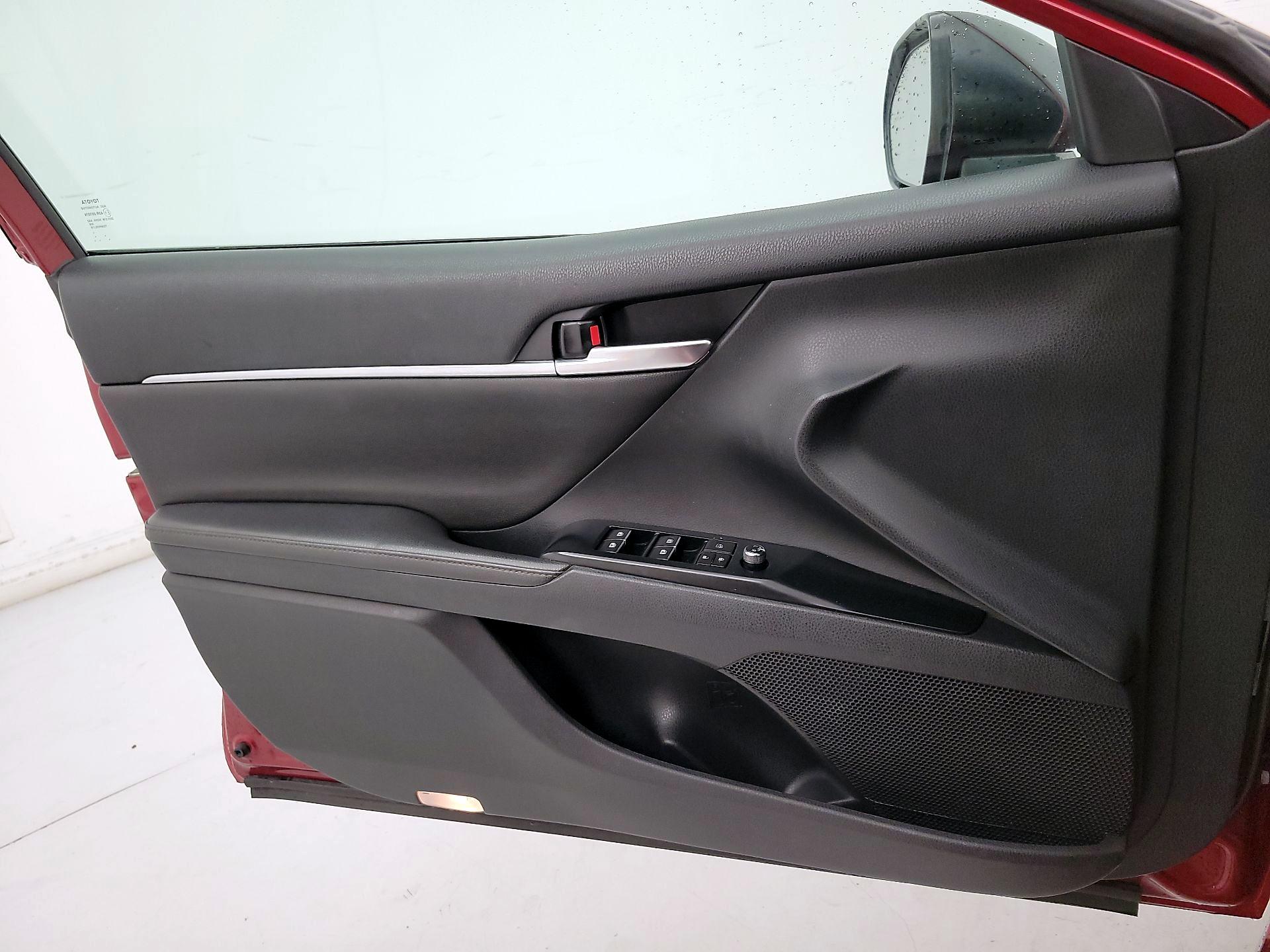 Thumbnail: 2019 Toyota Camry - 12