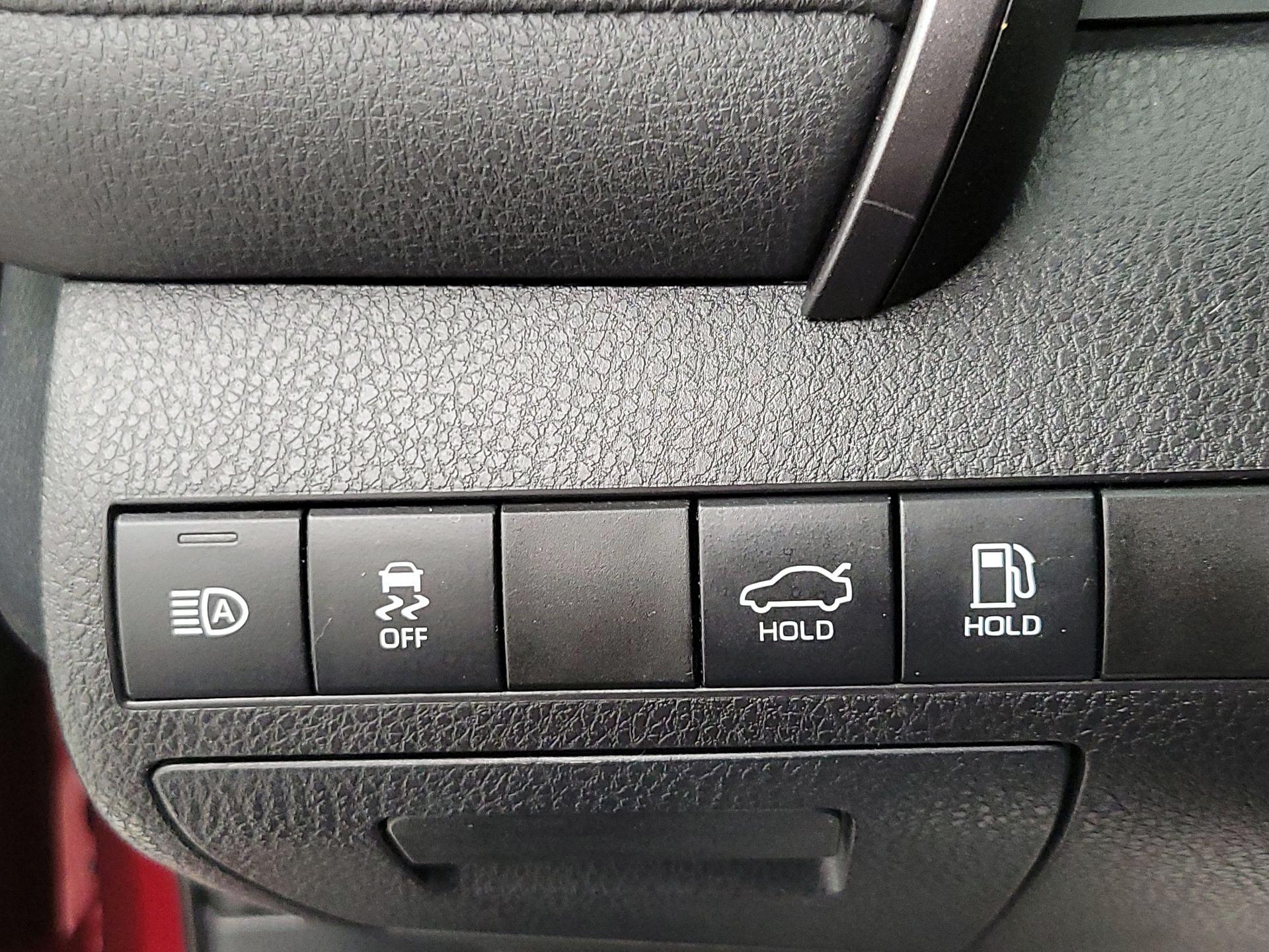 Thumbnail: 2019 Toyota Camry - 13