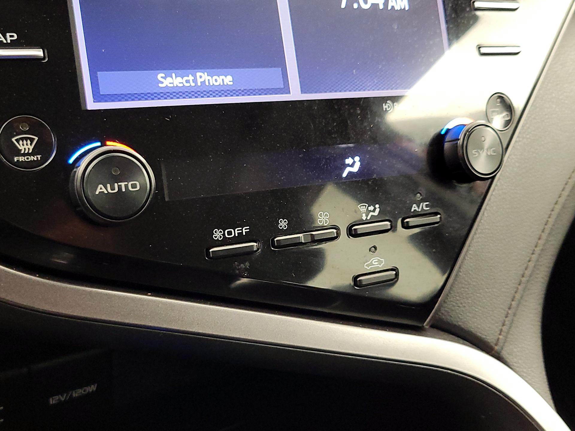 Thumbnail: 2019 Toyota Camry - 16