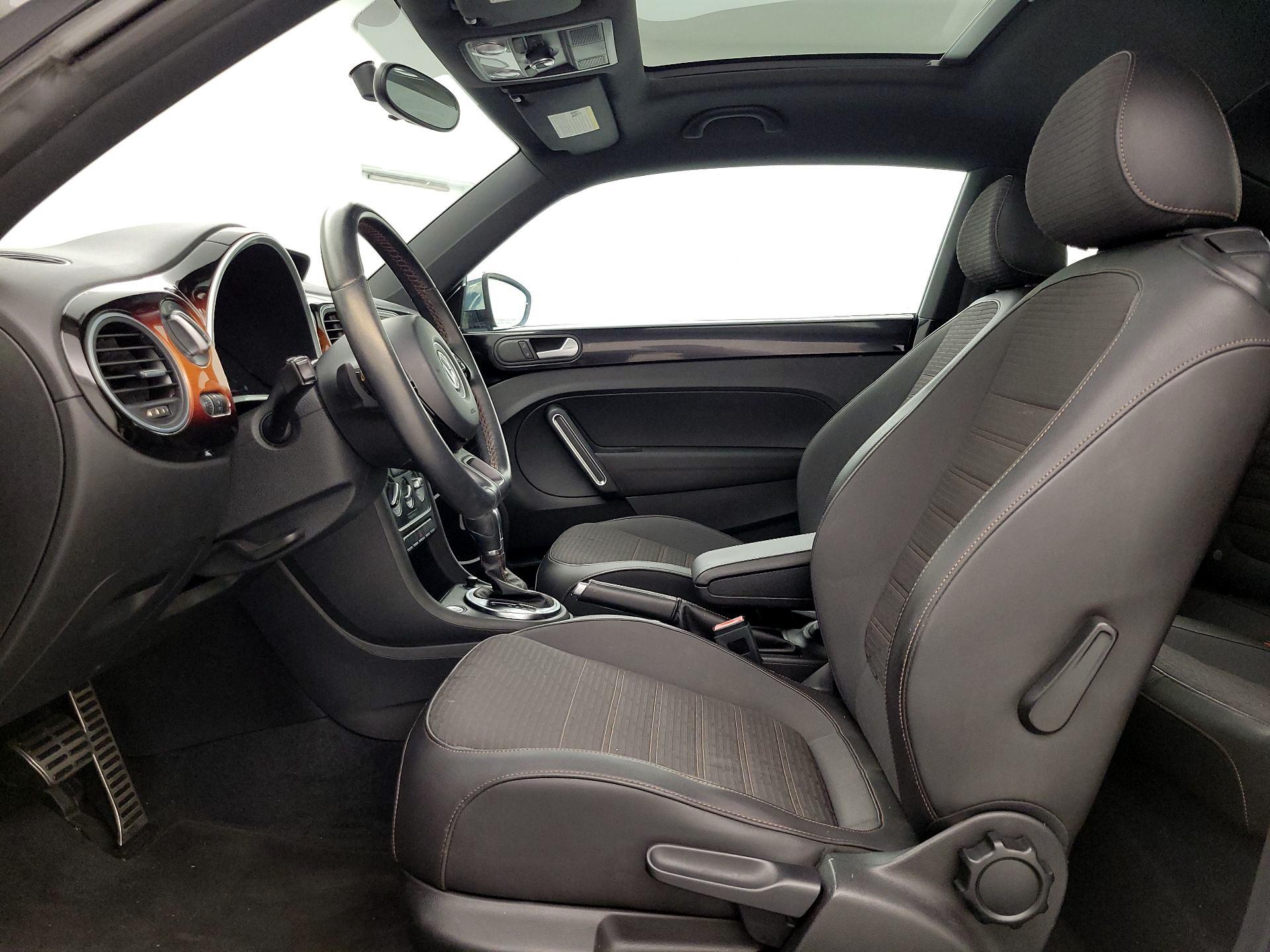 Thumbnail: 2013 Volkswagen Beetle - 11