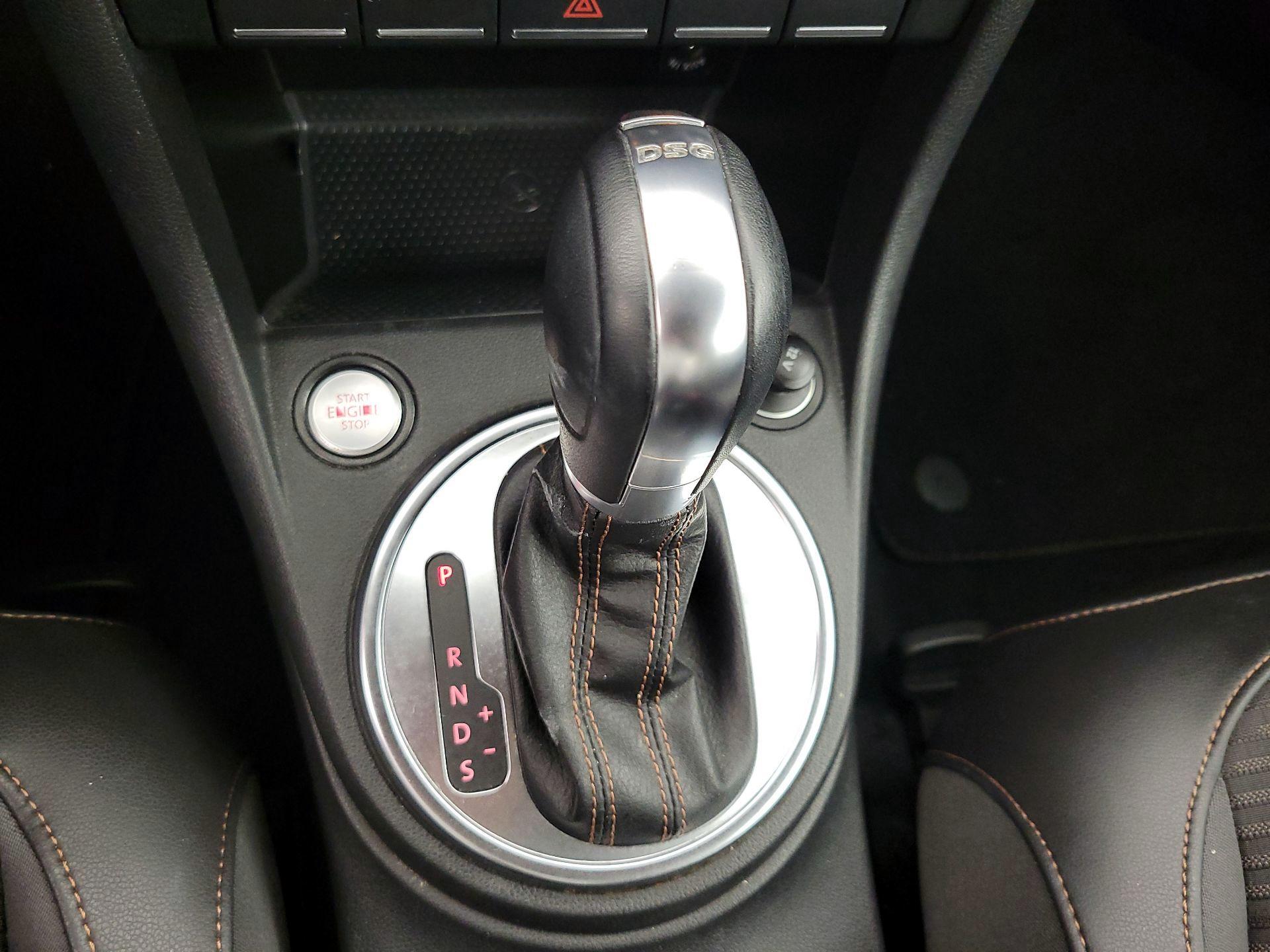 Thumbnail: 2013 Volkswagen Beetle - 16