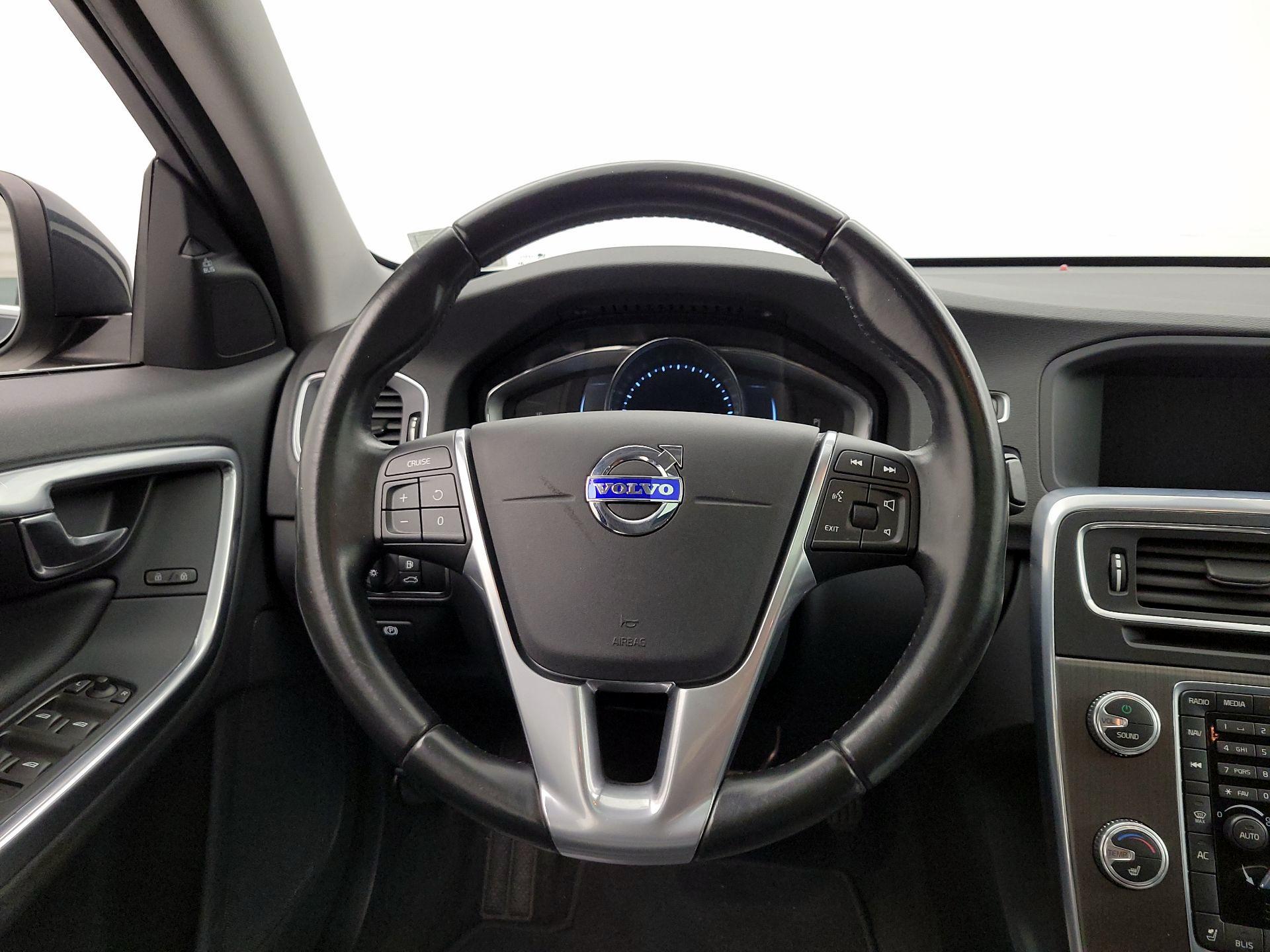 Thumbnail: 2016 Volvo S60 - 10