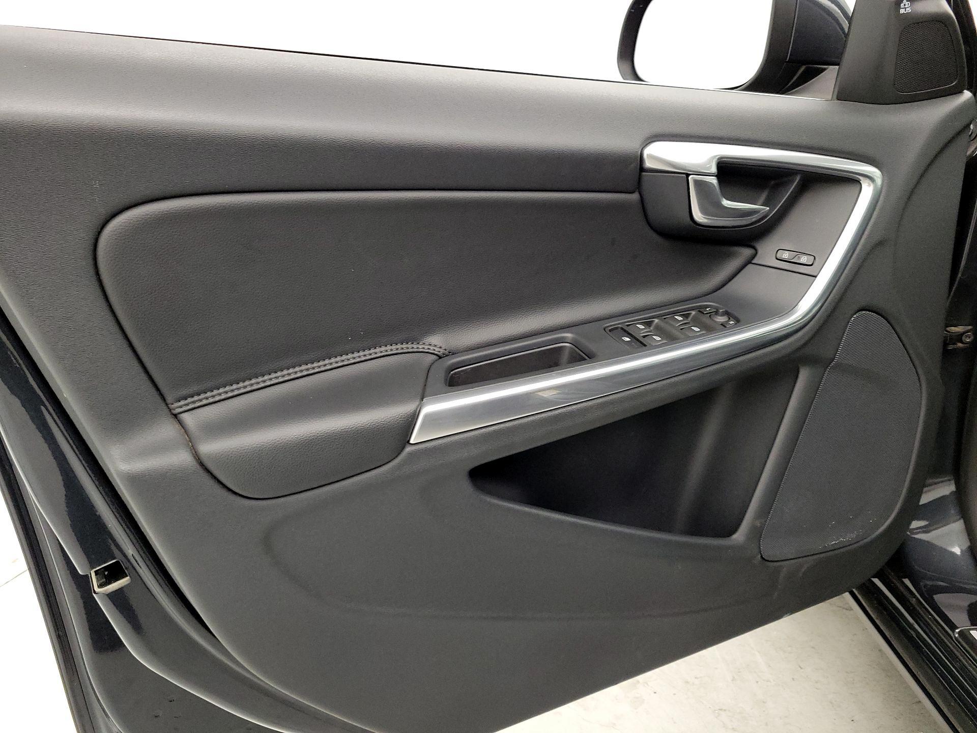 Thumbnail: 2016 Volvo S60 - 12