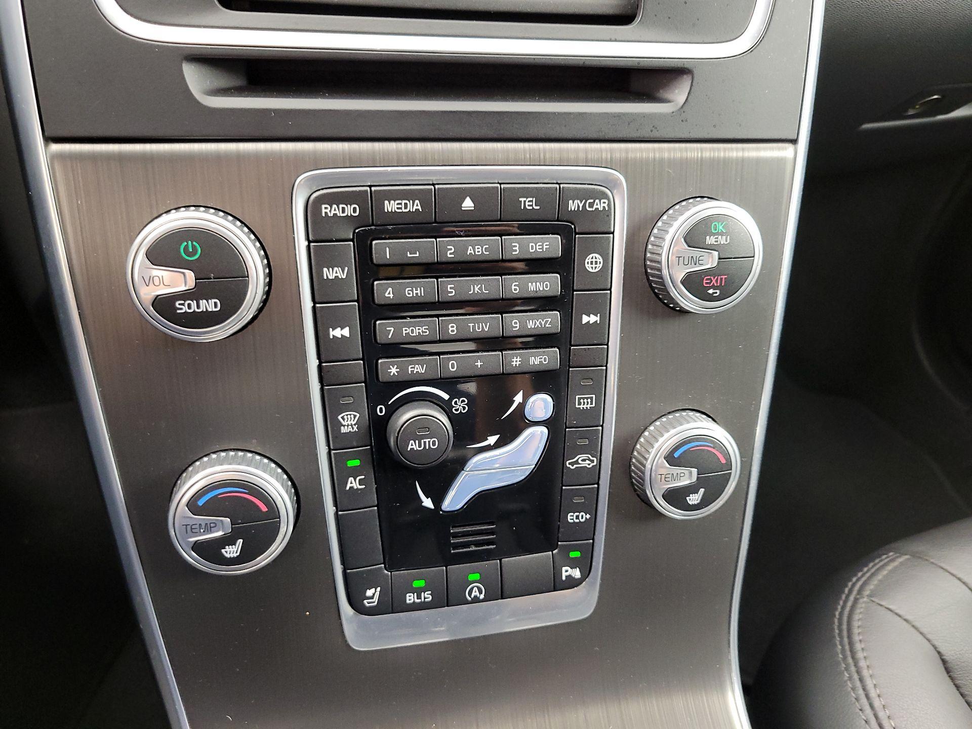Thumbnail: 2016 Volvo S60 - 16